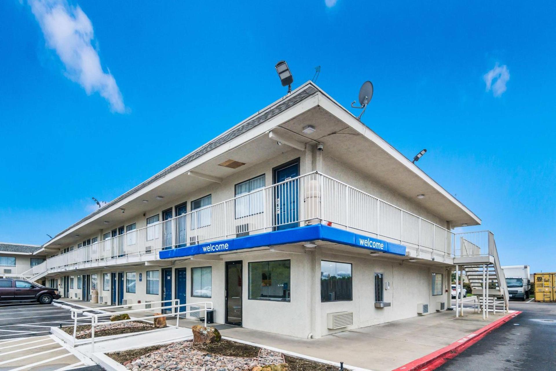 Motel 6-Irving, TX - Dallas photo 1