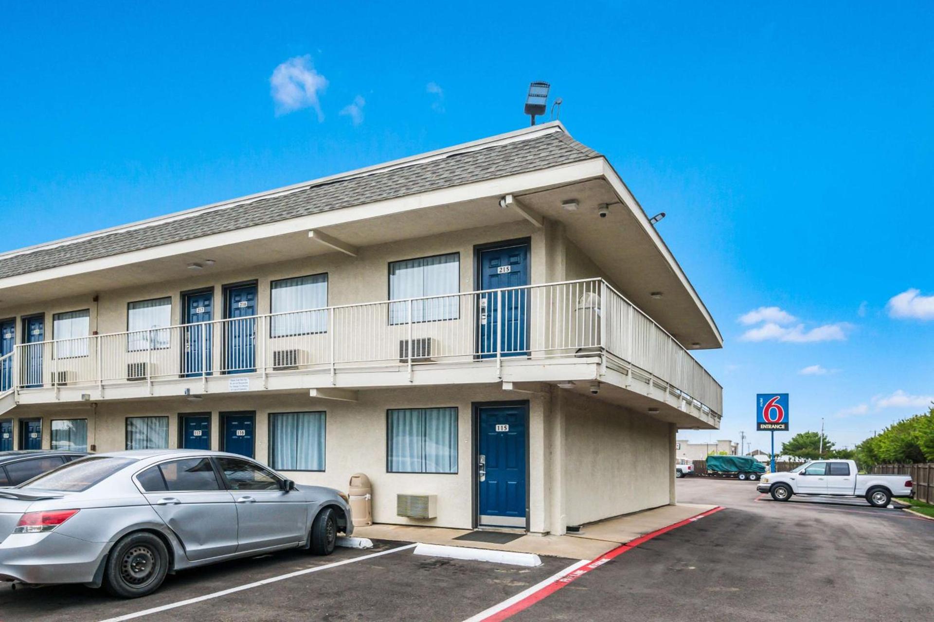 Motel 6-Irving, TX - Dallas photo 2