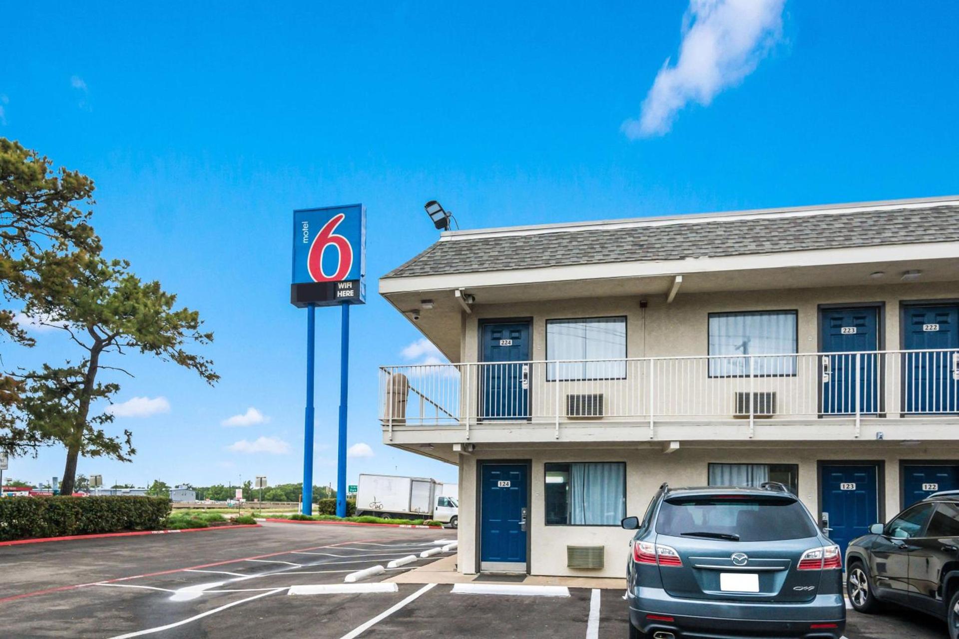 Motel 6-Irving, TX - Dallas photo 3