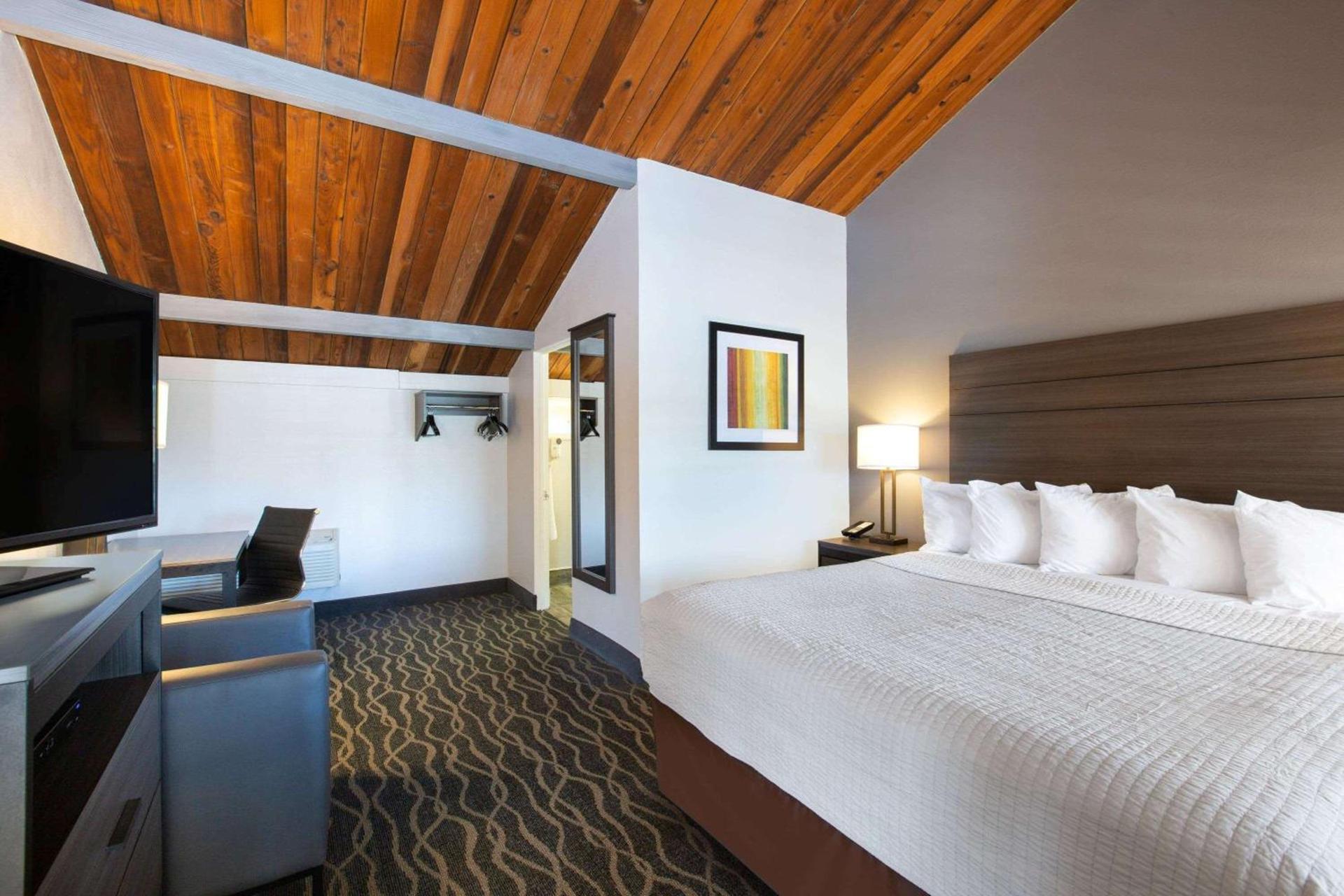 Days Inn by Wyndham Ukiah photo 9