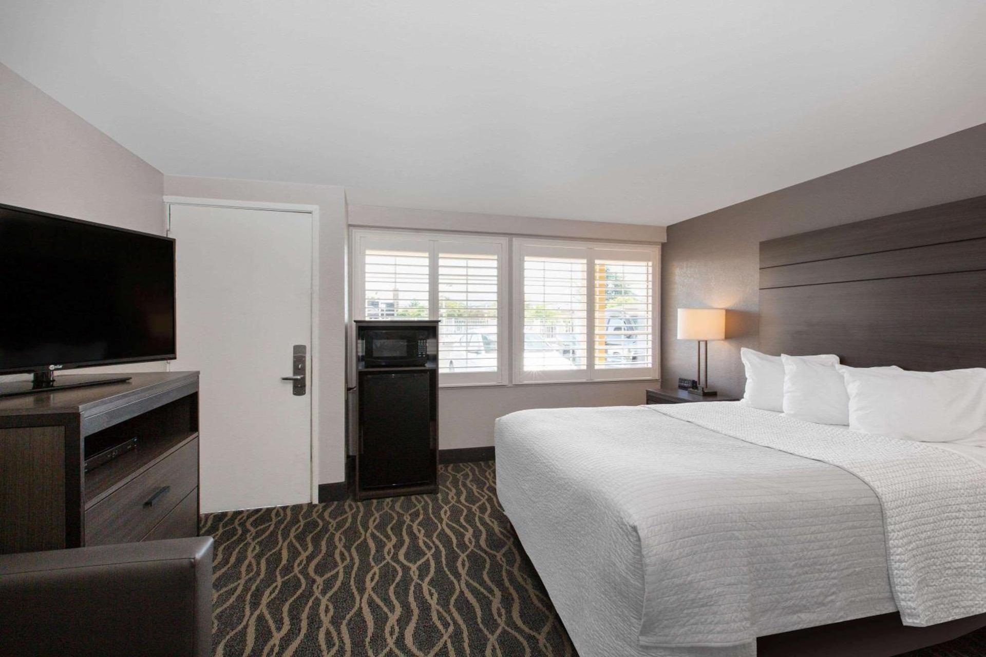Days Inn by Wyndham Ukiah photo 8