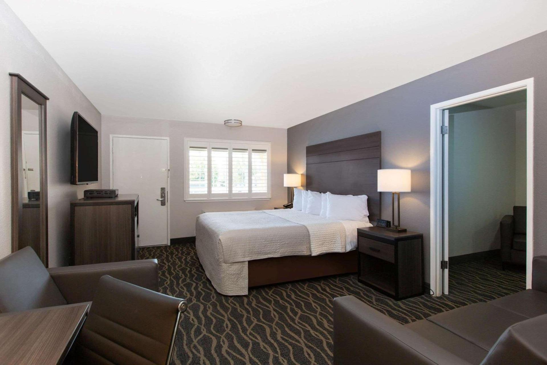 Days Inn by Wyndham Ukiah photo 14