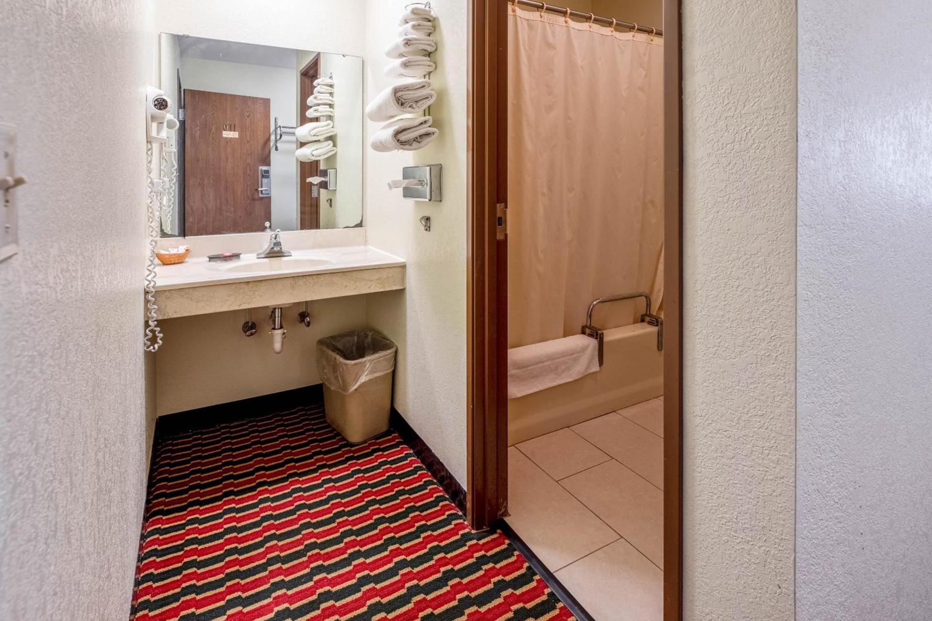 OYO Hotel Chesaning Route 52 & Hwy 57 photo 26