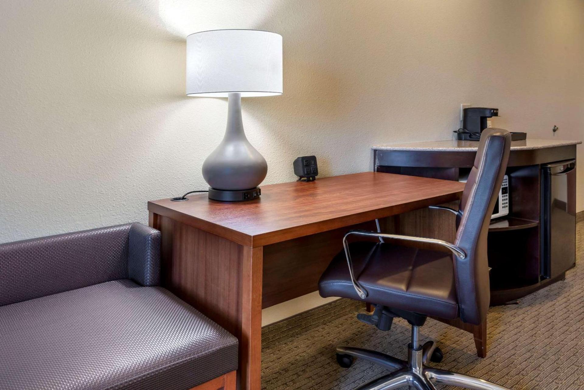 Comfort Suites Eugene University photo 12