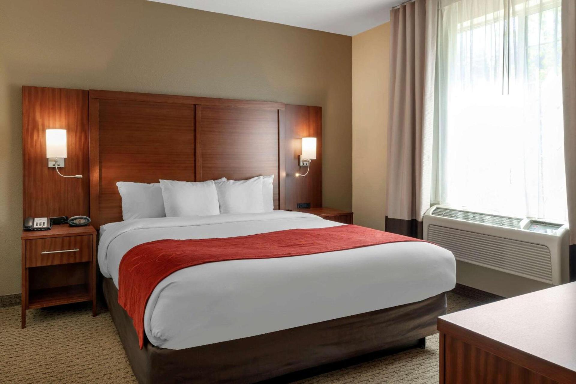 Comfort Suites Eugene University photo 17