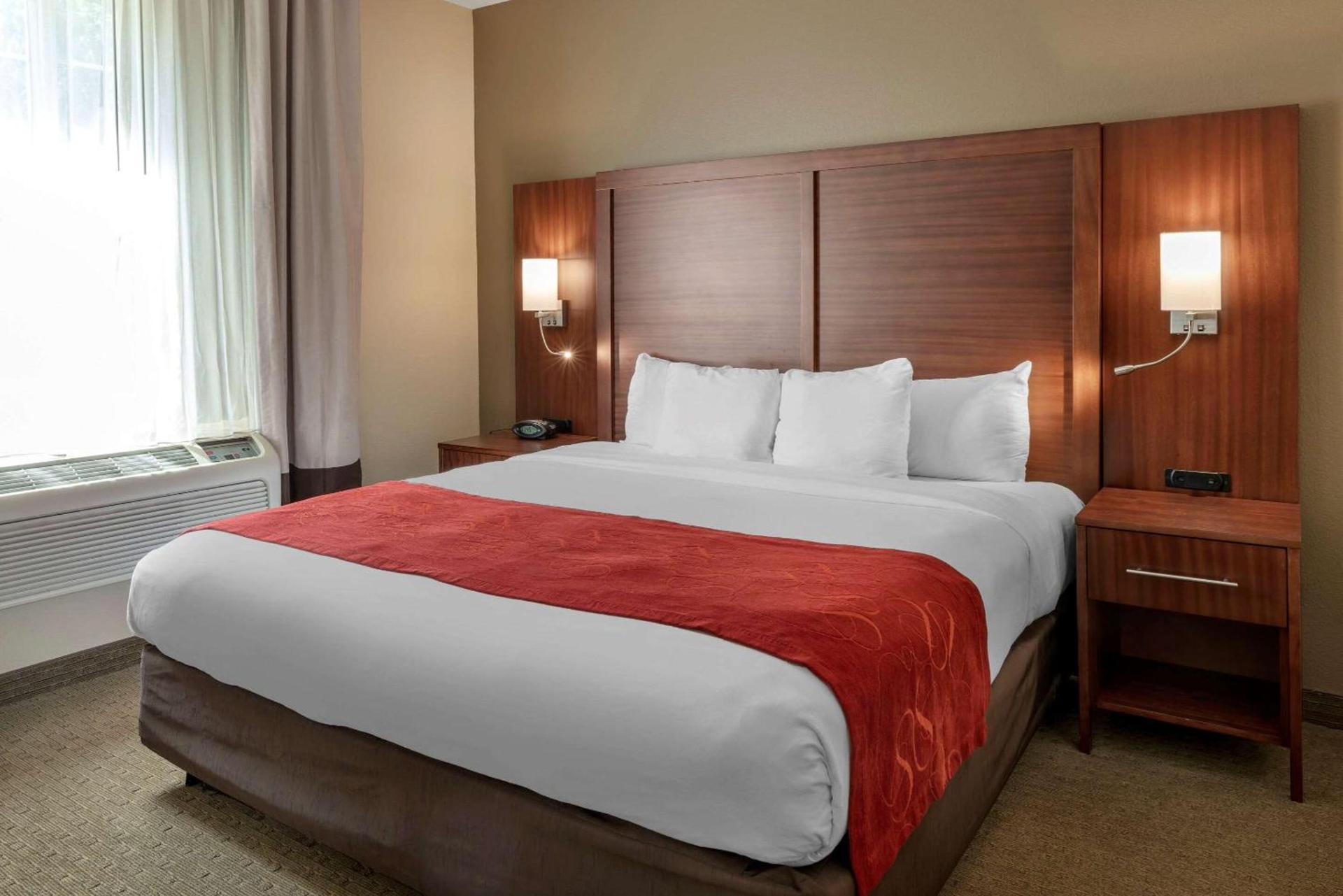 Comfort Suites Eugene University photo 16