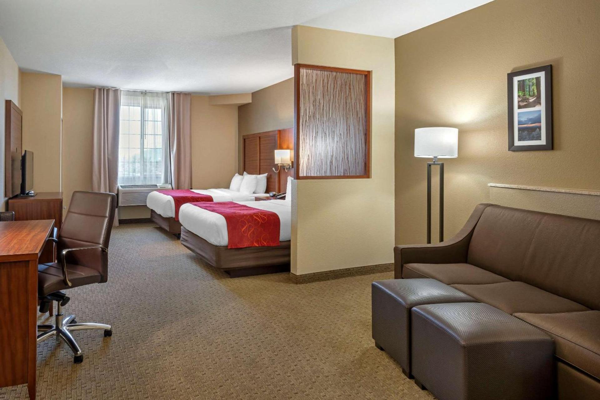 Comfort Suites Eugene University photo 18