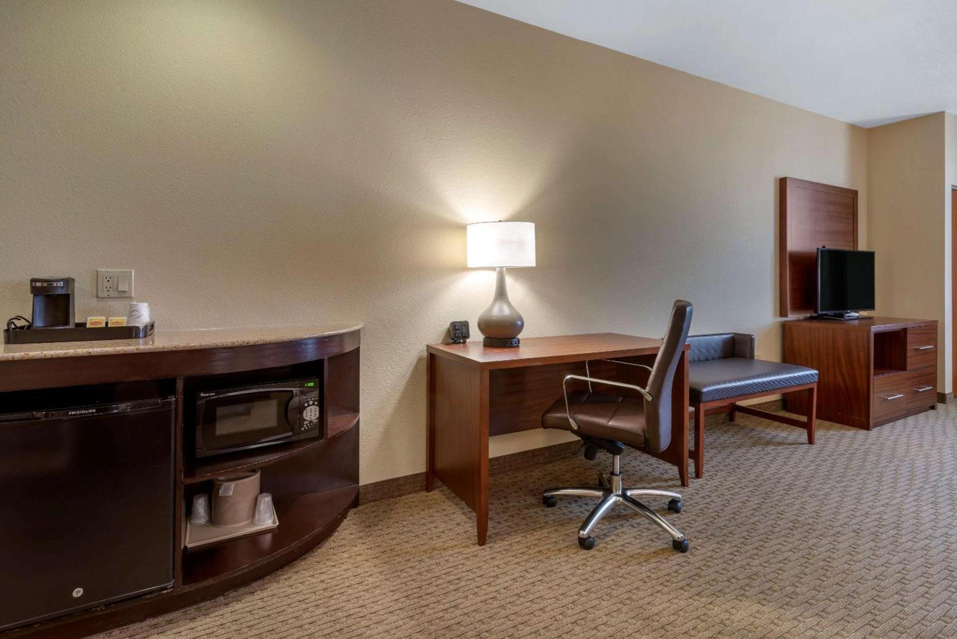 Comfort Suites Eugene University photo 19