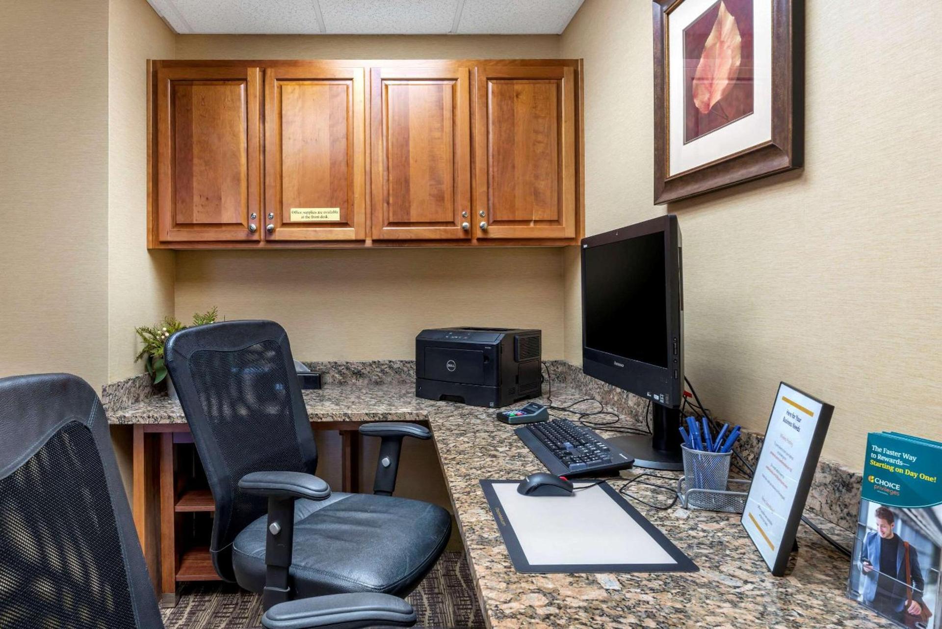 Comfort Suites Eugene University photo 24