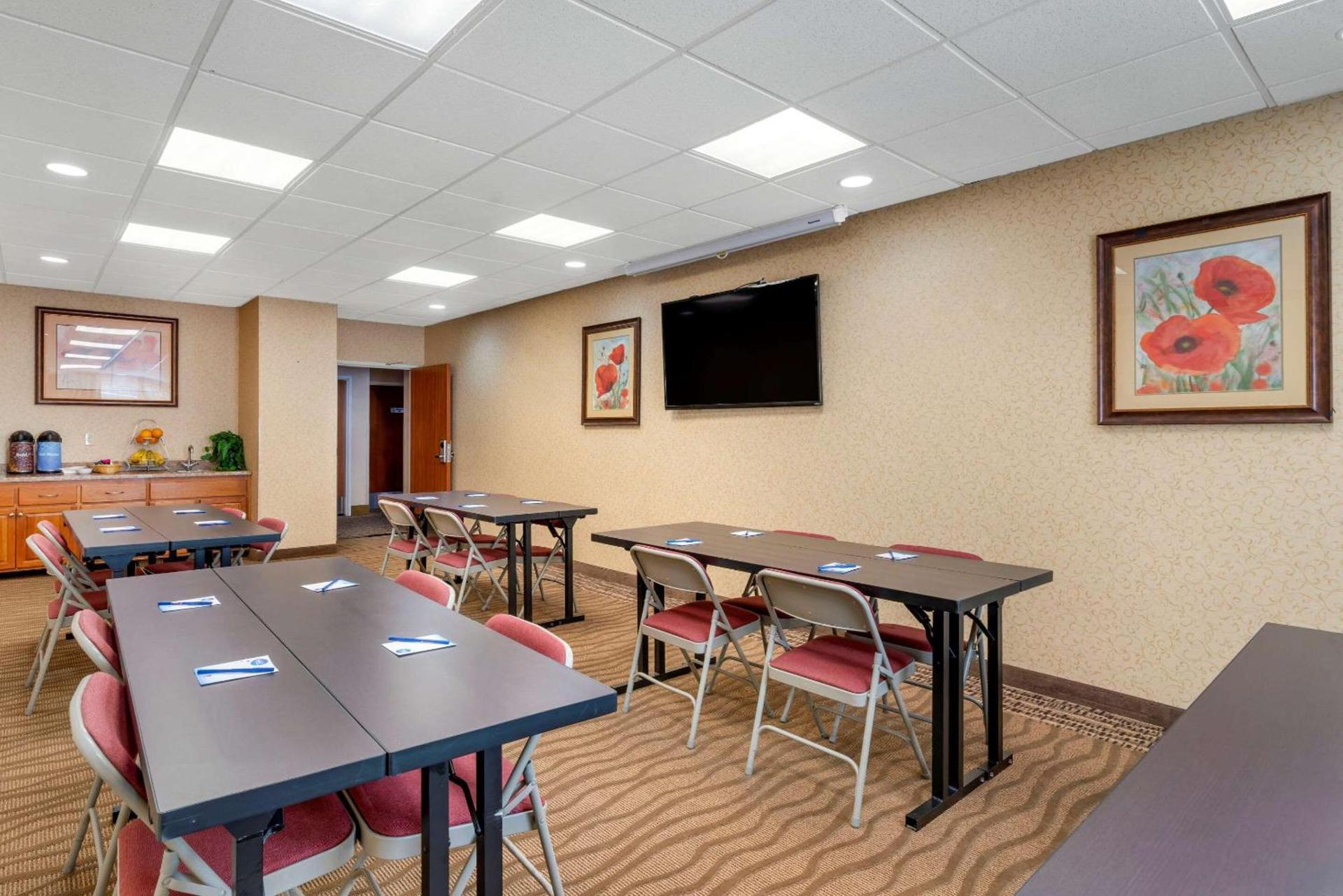 Comfort Suites Eugene University photo 25
