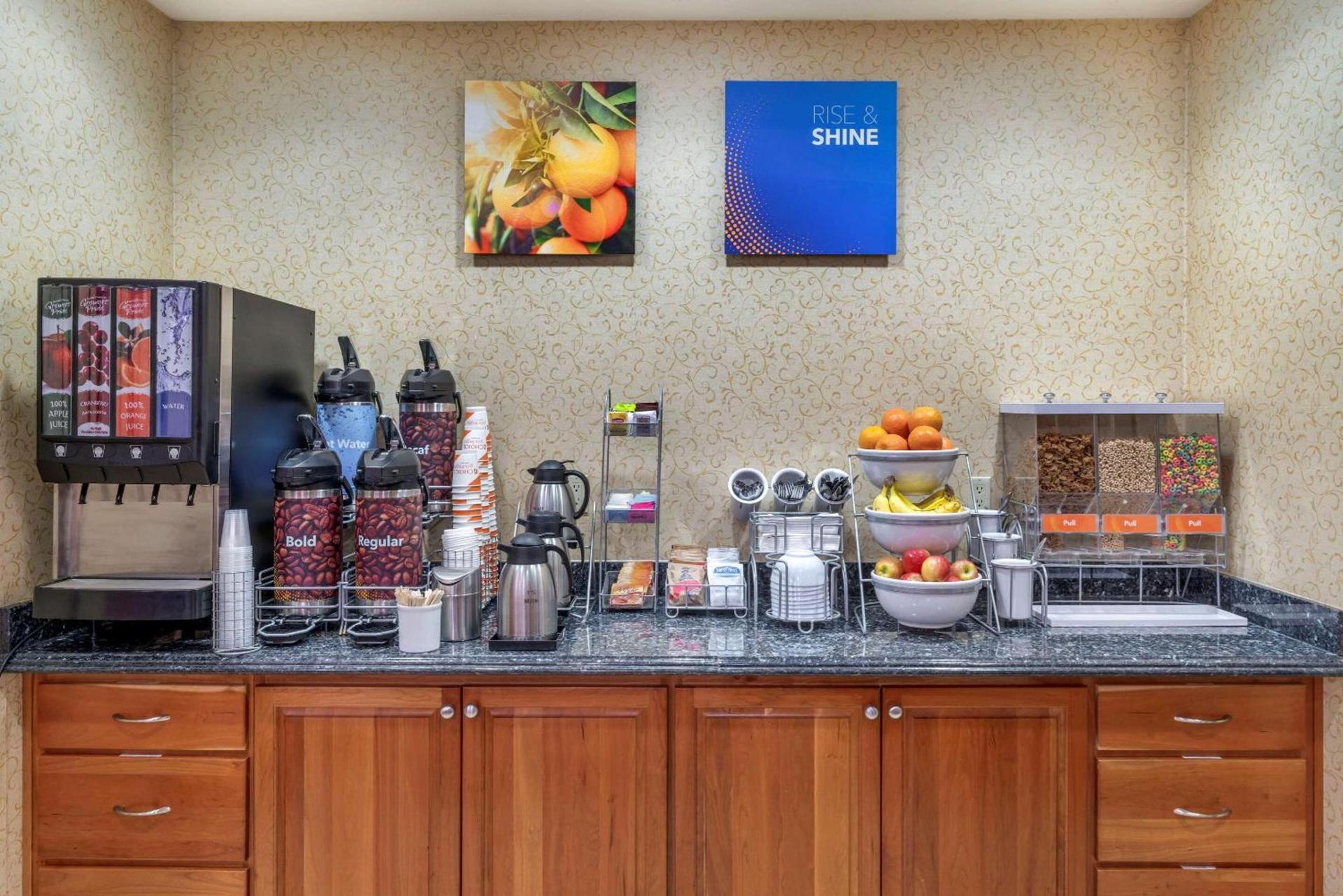 Comfort Suites Eugene University photo 26