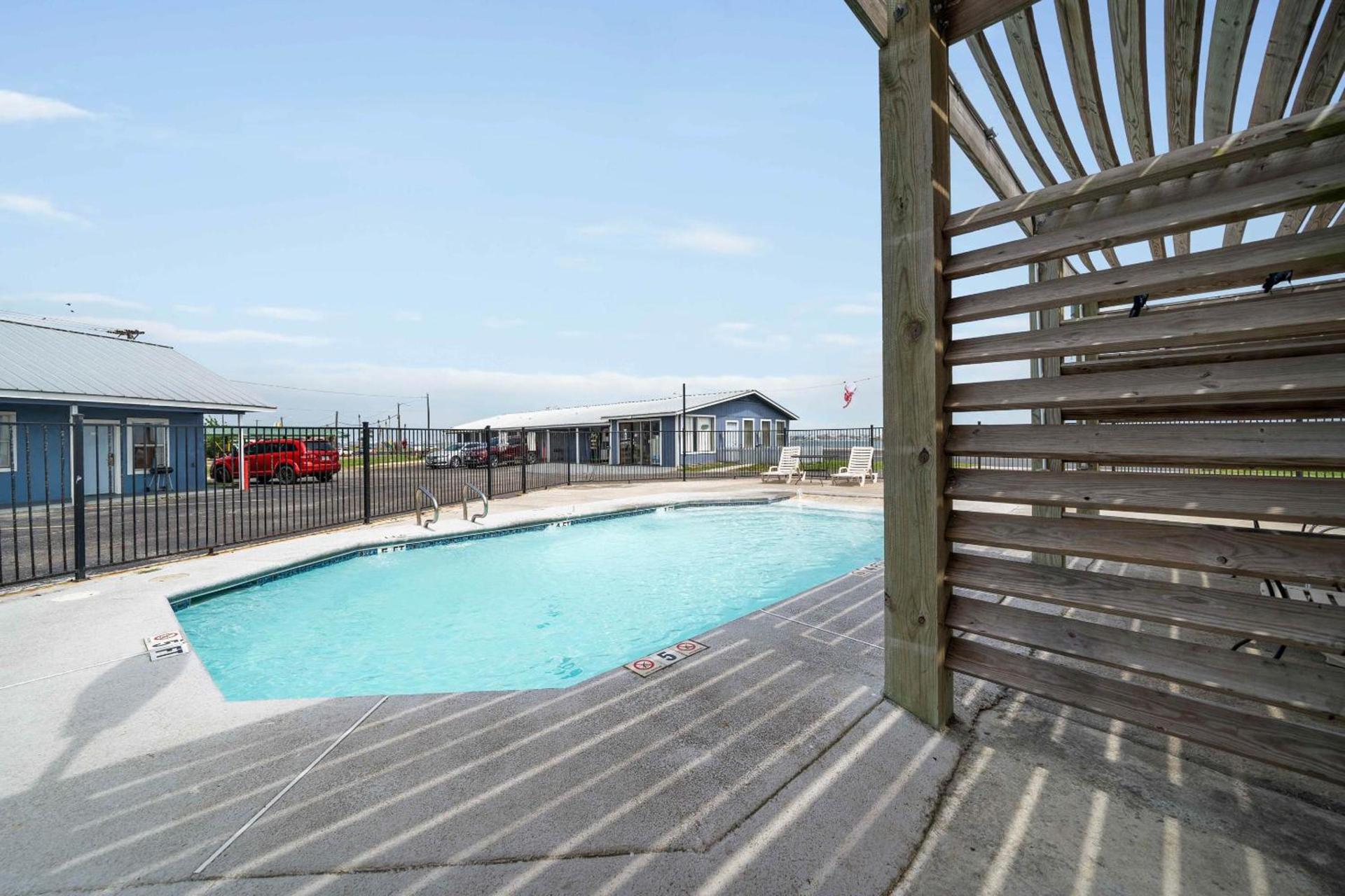 OYO Hotel Rockport- Bay View photo 2