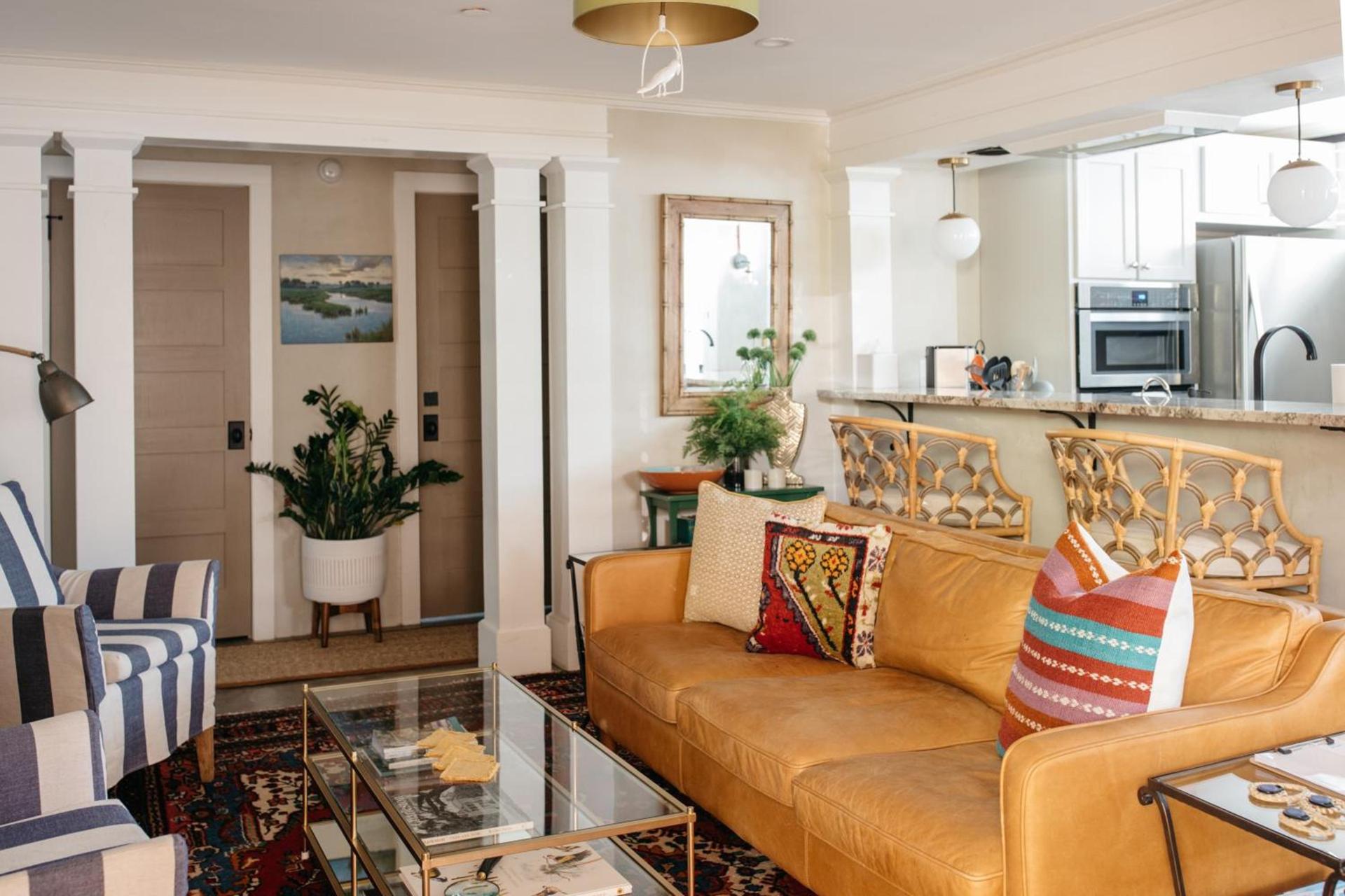 The Charlestonian photo 19