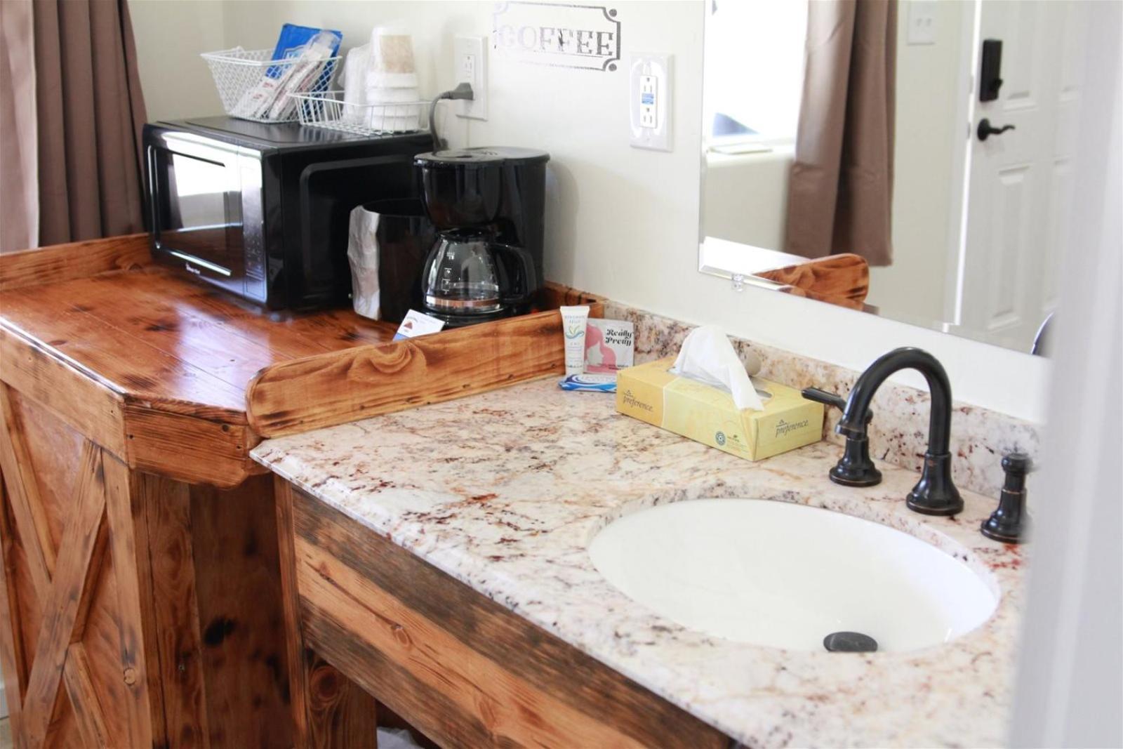Hurricane Hideaway Lodging photo 4