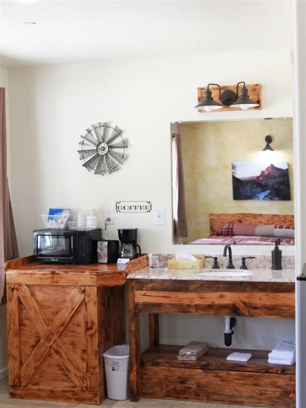 Hurricane Hideaway Lodging photo 3