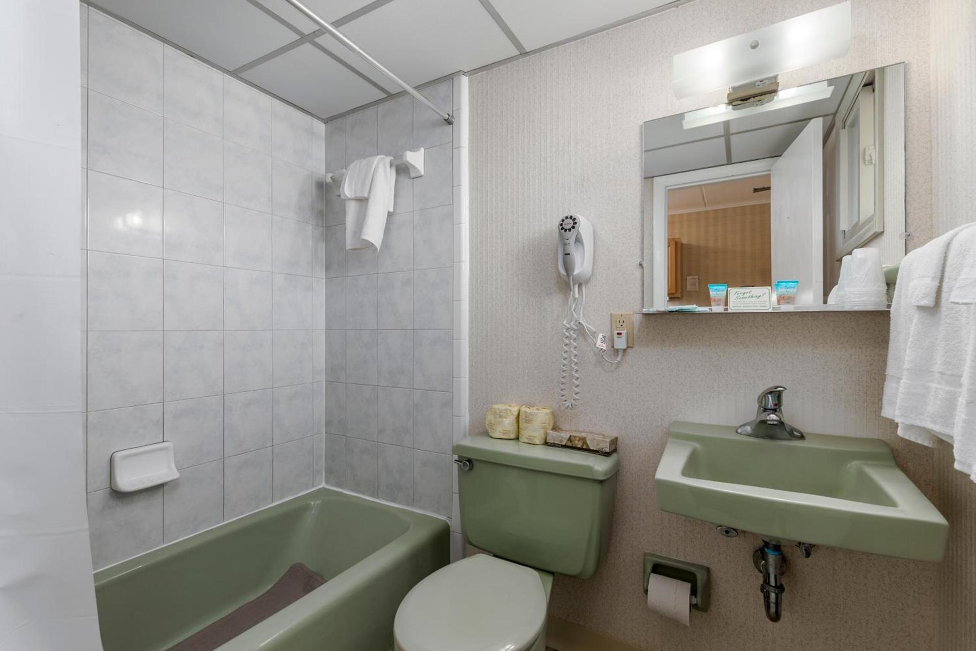 Kokomo Suites photo 9