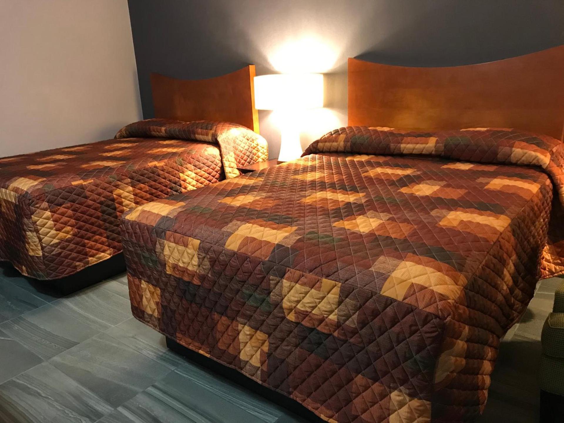 Budget Inn & Suites photo 16