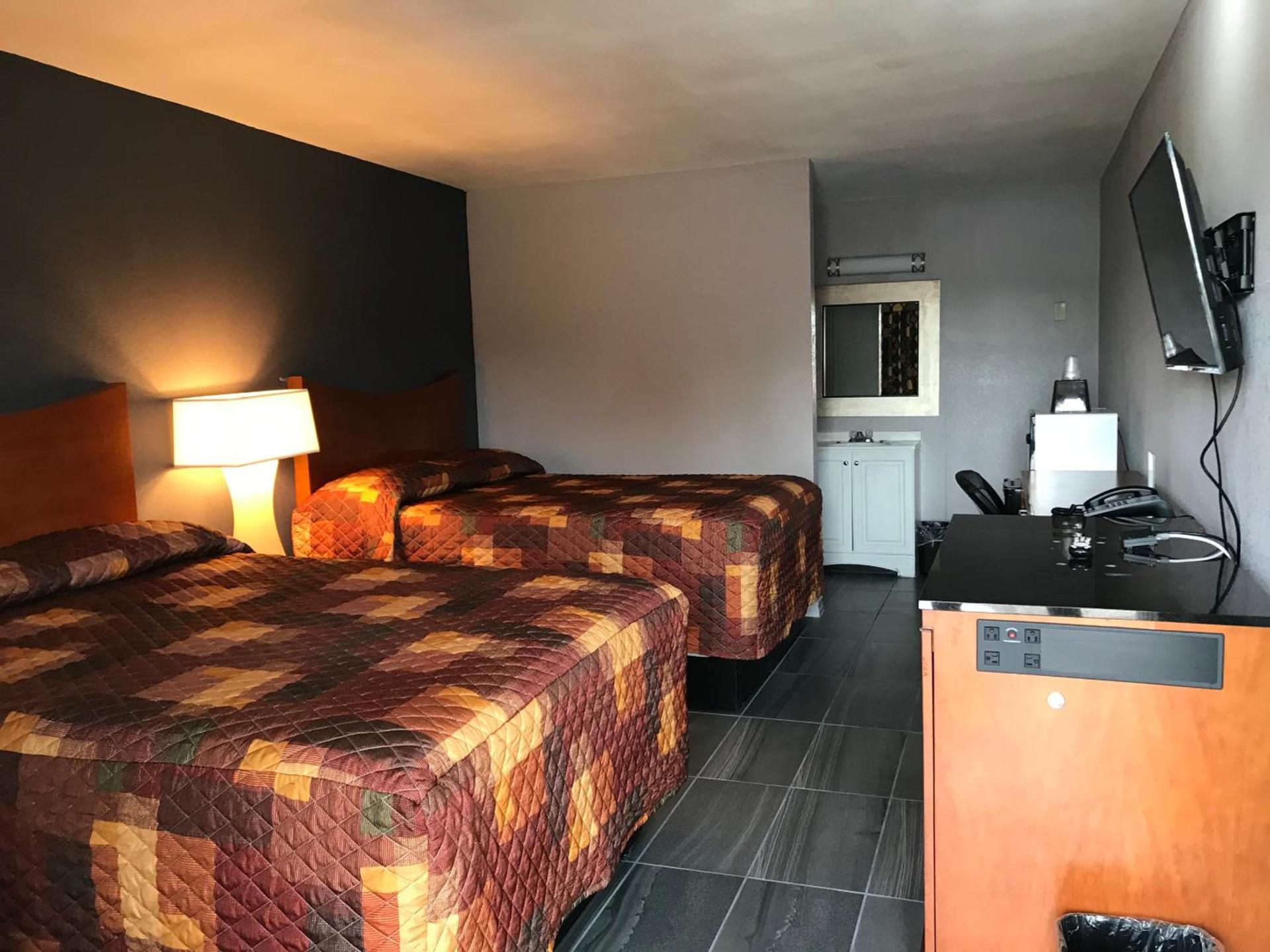 Budget Inn & Suites photo 23