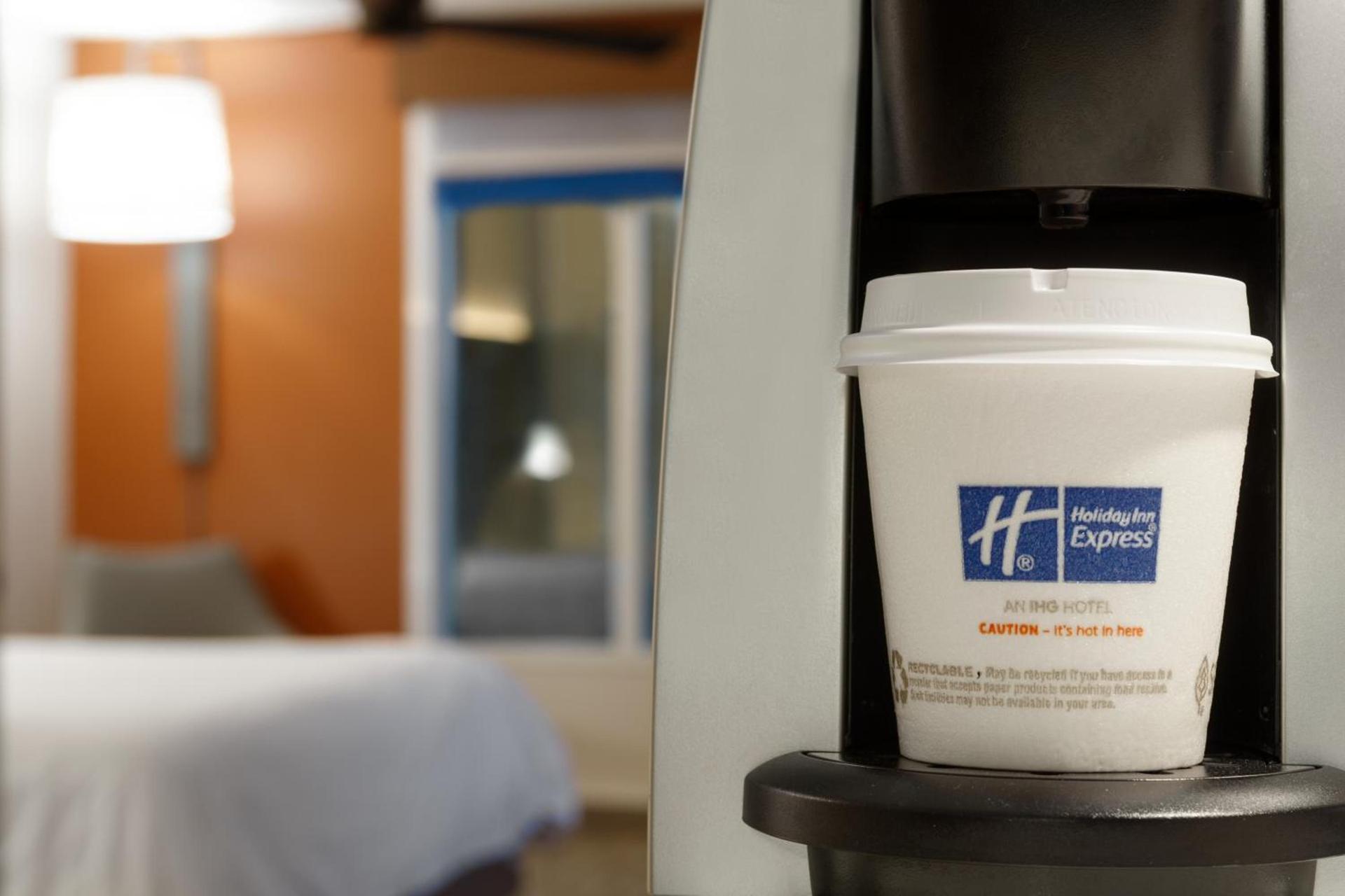Holiday Inn Express Hotel & Suites Opelika Auburn by IHG photo 91