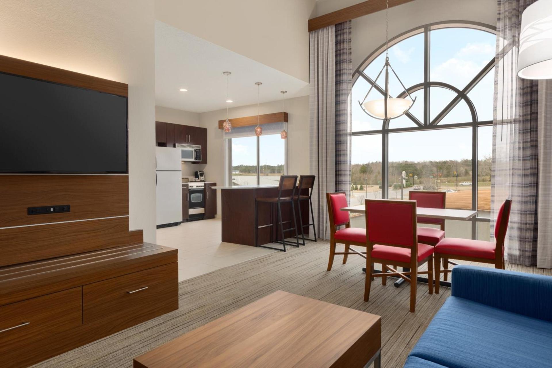 Holiday Inn Express Hotel & Suites Opelika Auburn by IHG photo 62