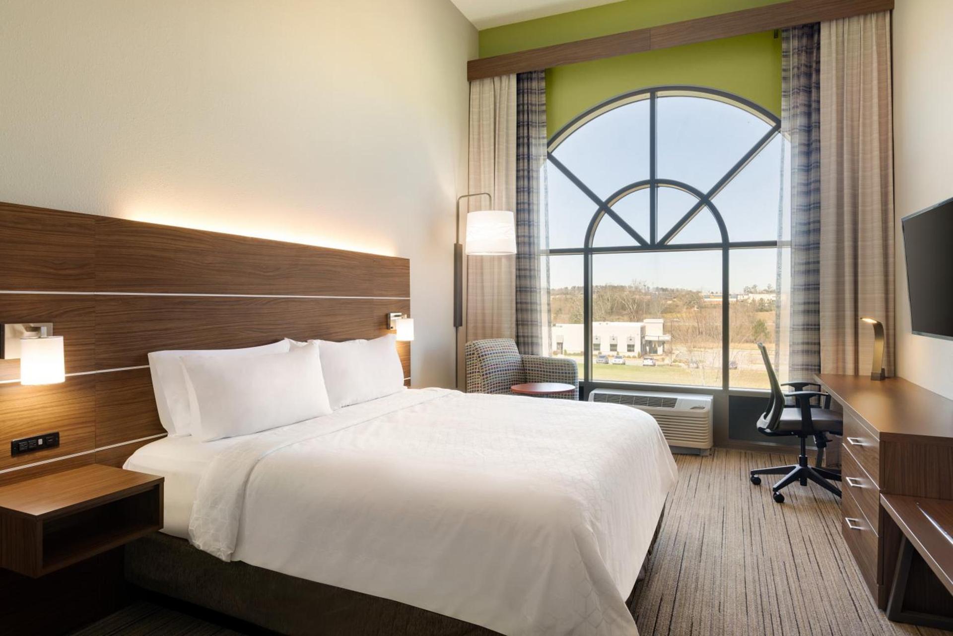Holiday Inn Express Hotel & Suites Opelika Auburn by IHG photo 80