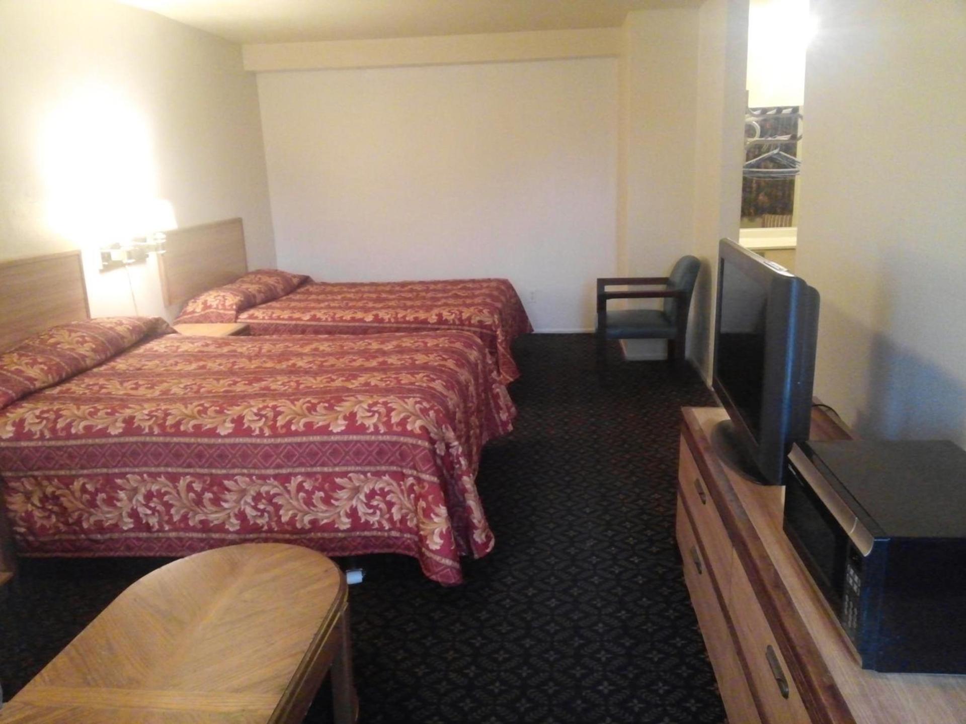 Evergreen Inn photo 2