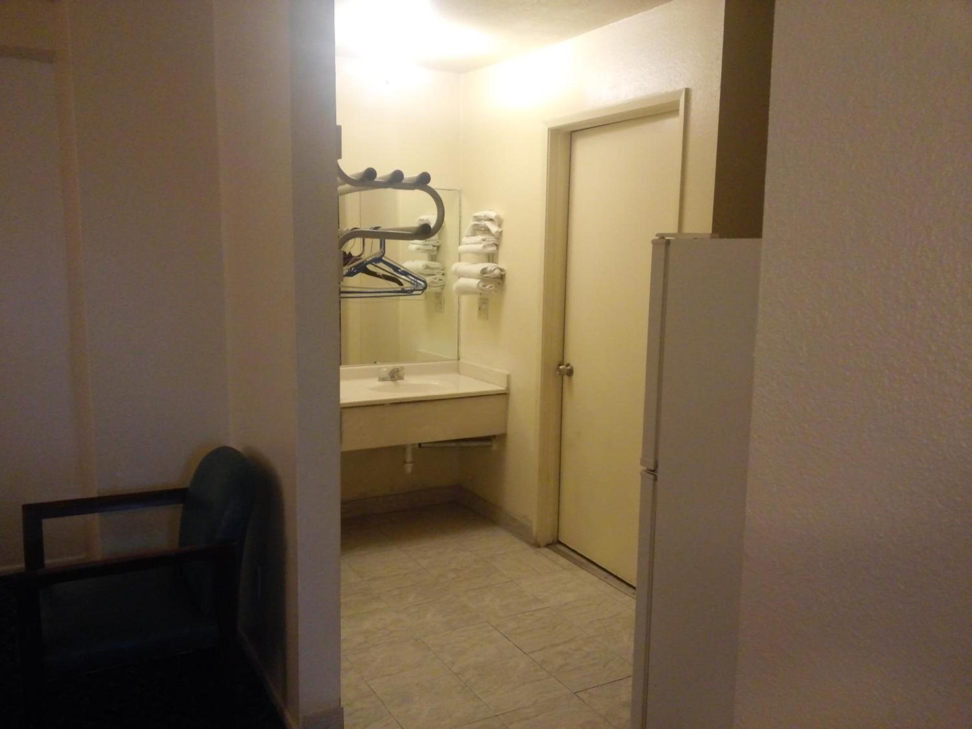 Evergreen Inn photo 4