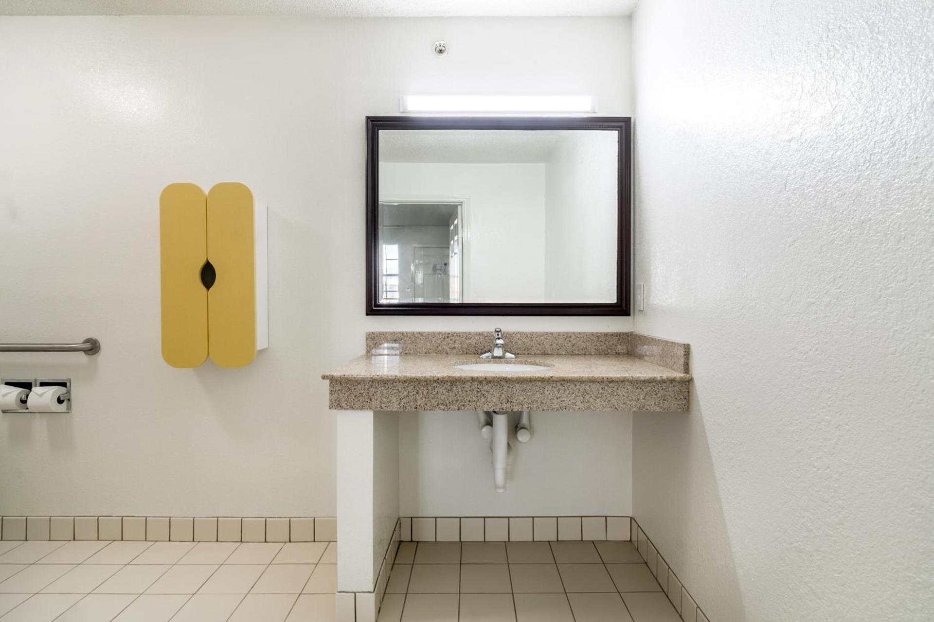 Studio 6-Plano, TX - Dallas - Plano Medical Center photo 30