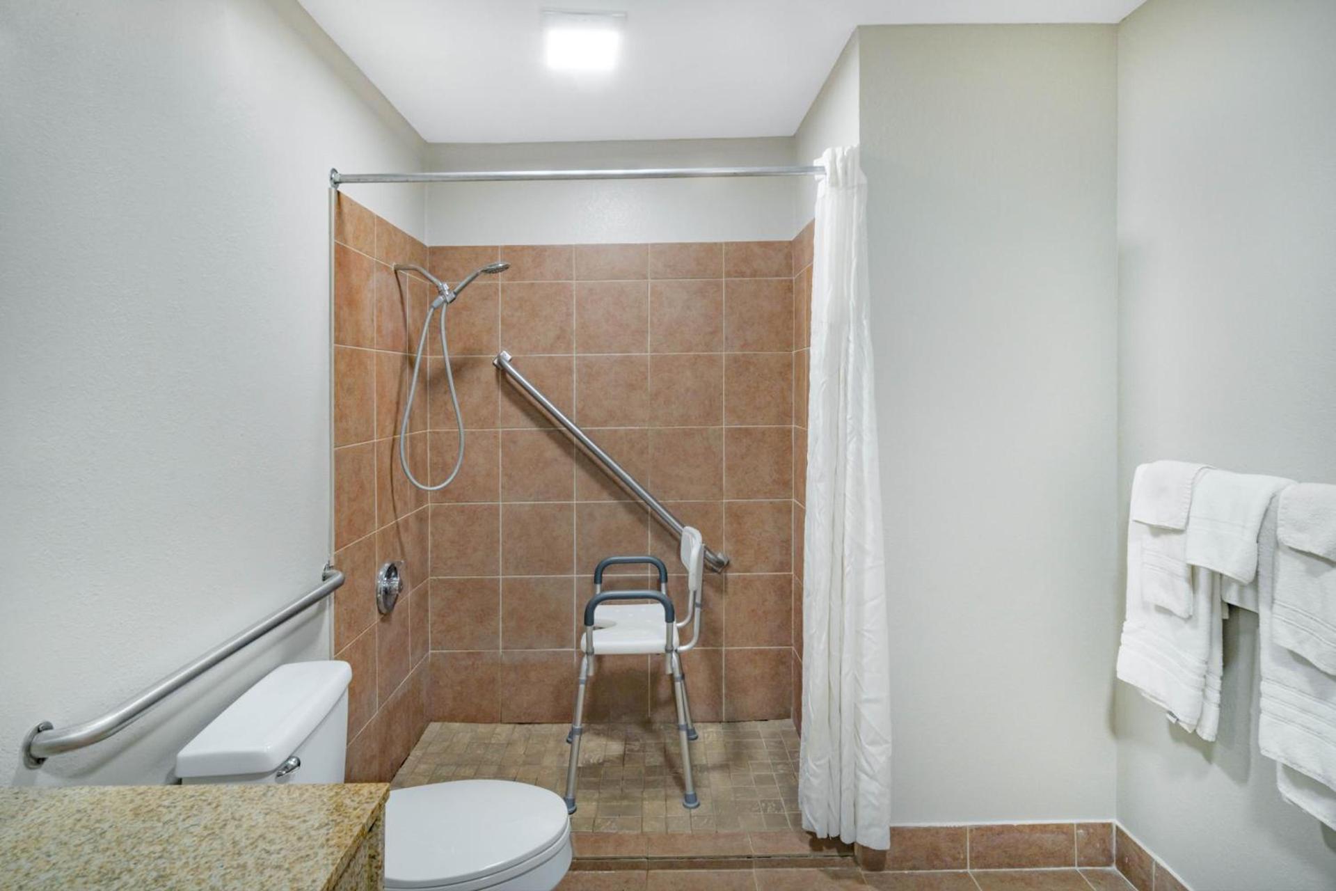 Days Inn by Wyndham Cookeville photo 32