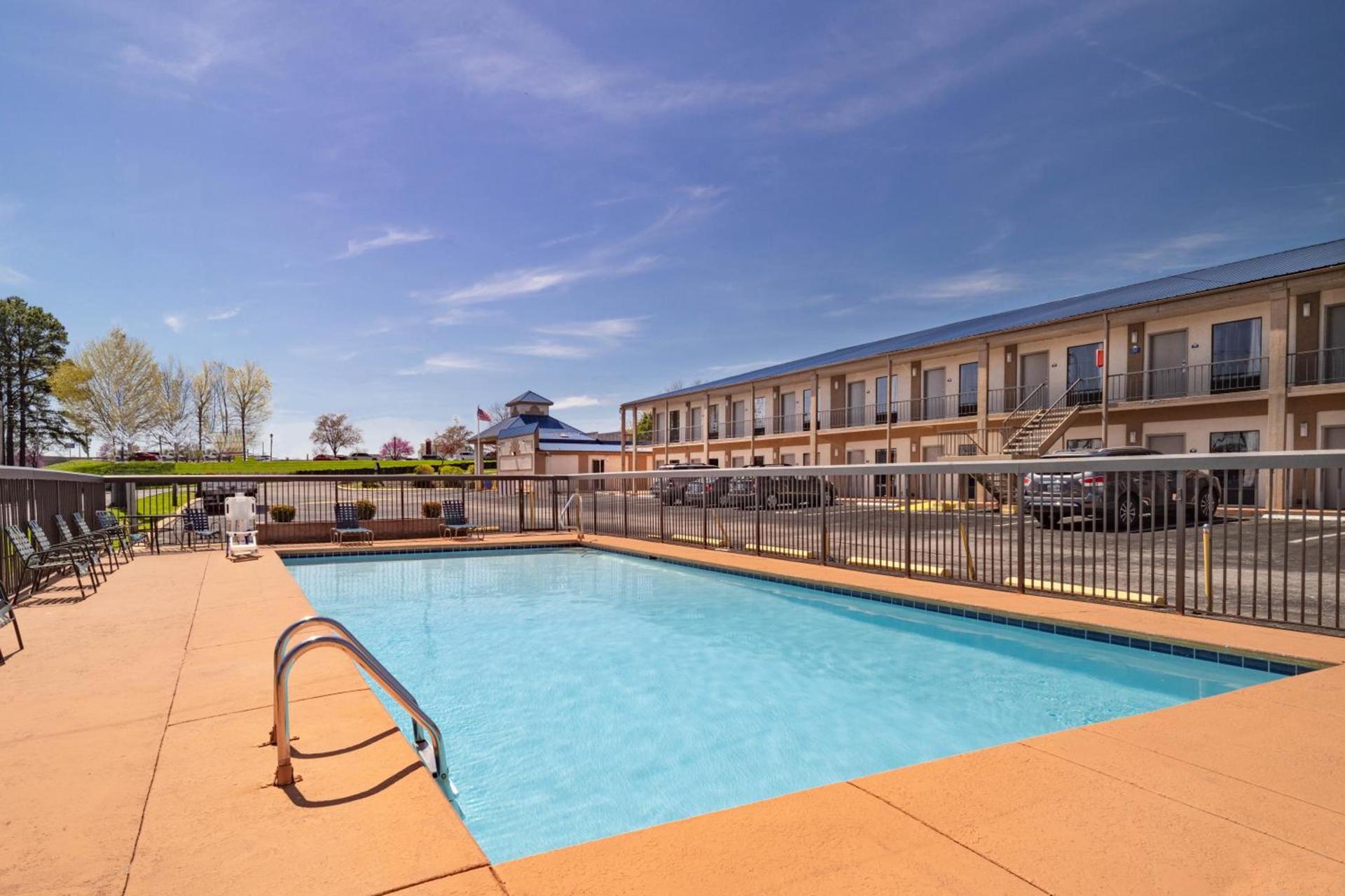 Days Inn by Wyndham Cookeville photo 27