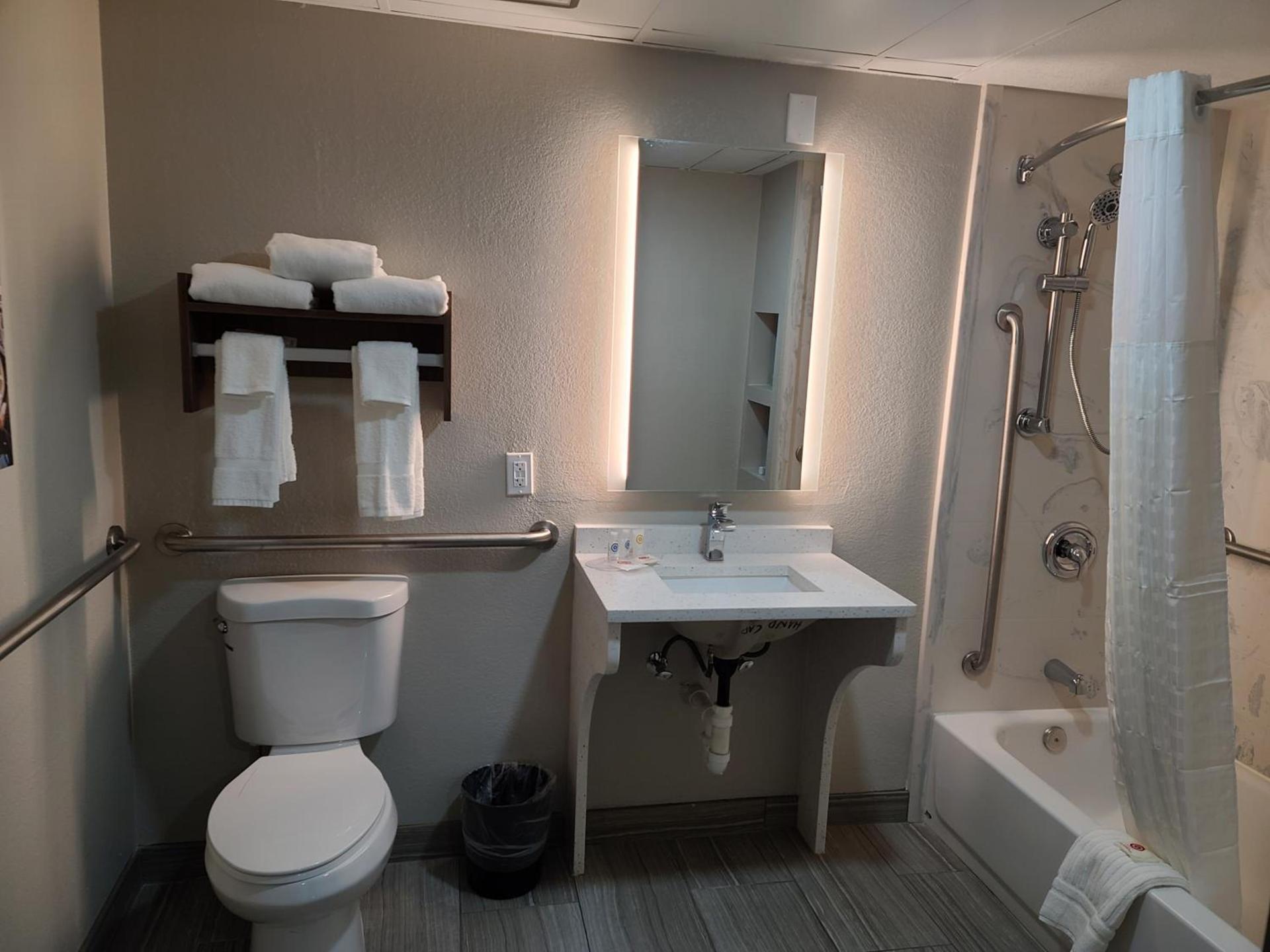 Comfort Inn Boston Milford photo 4