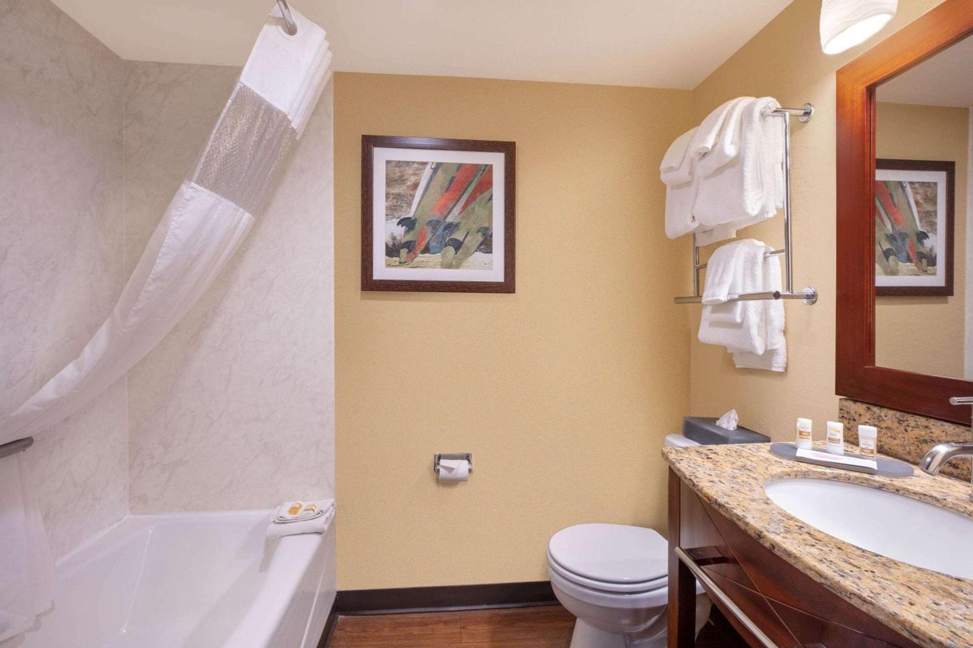 La Quinta by Wyndham Cocoa Beach Oceanfront photo 11