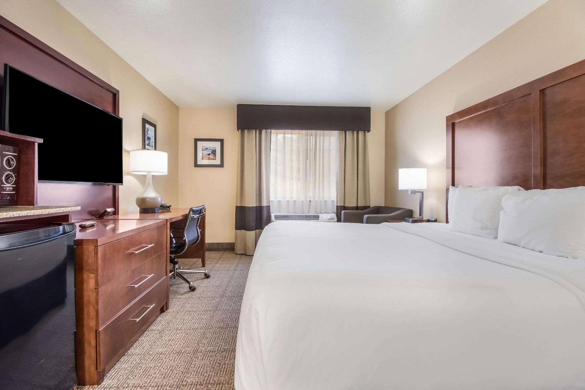 Comfort Inn Newport photo 7