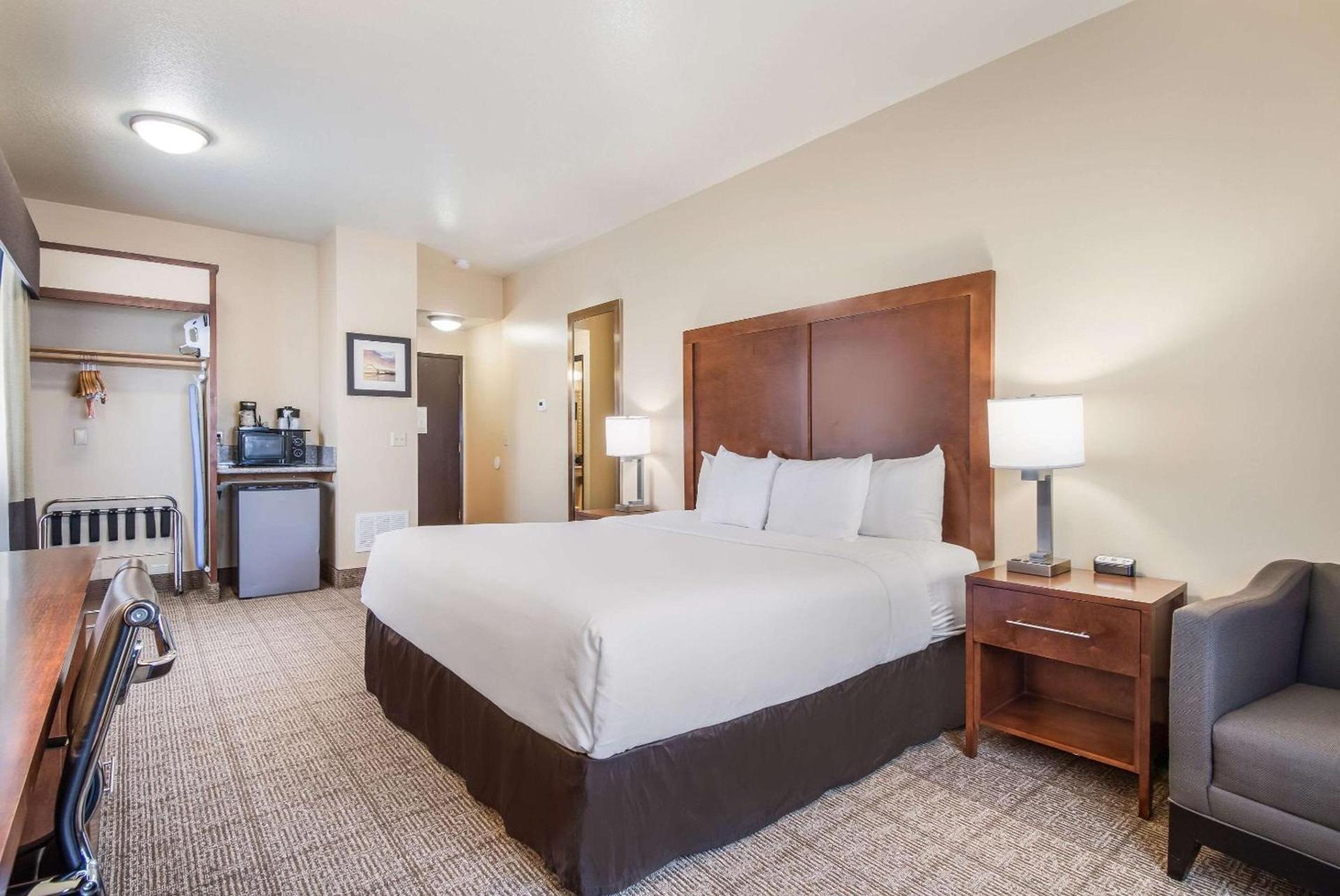 Comfort Inn Newport photo 11