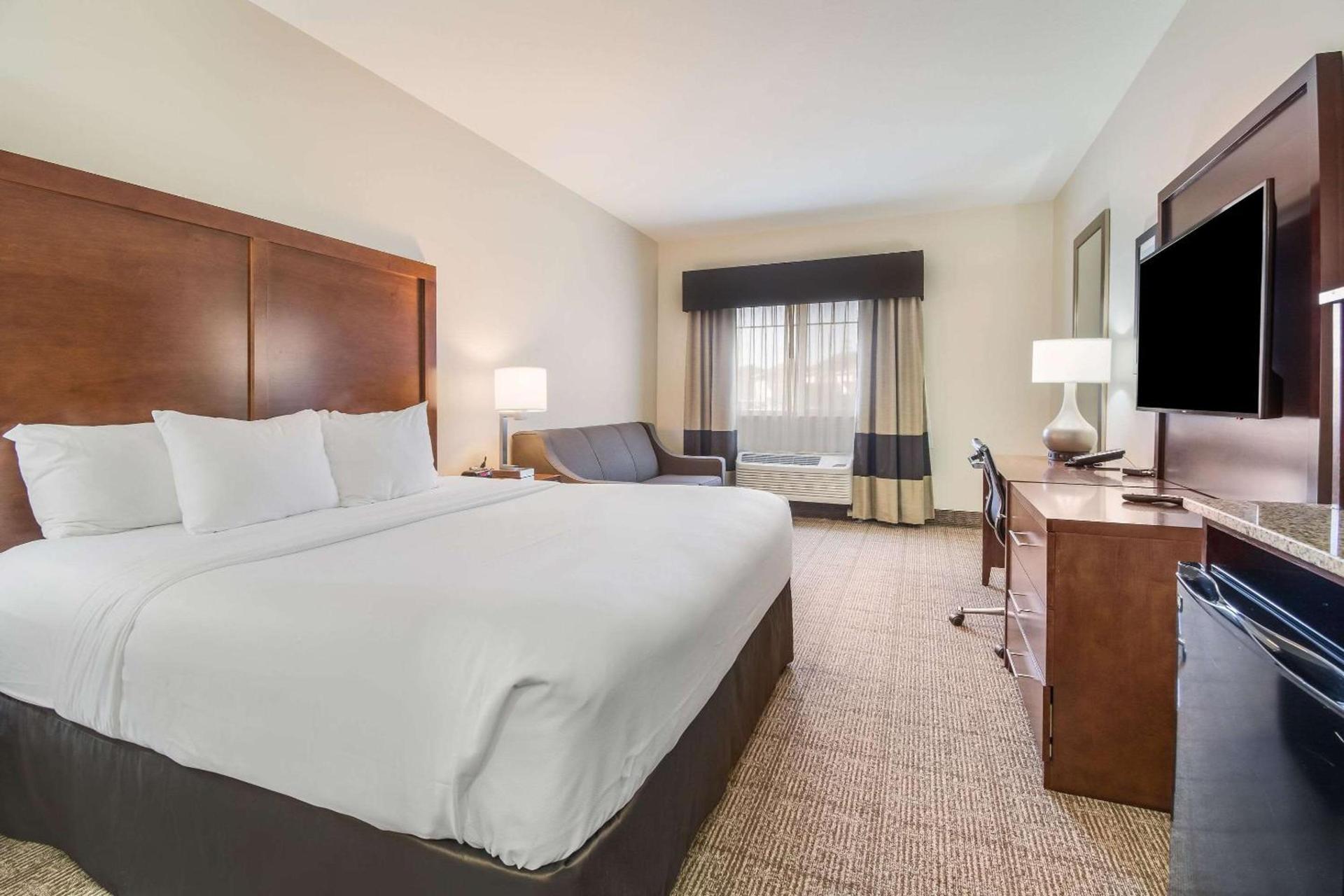 Comfort Inn Newport photo 12