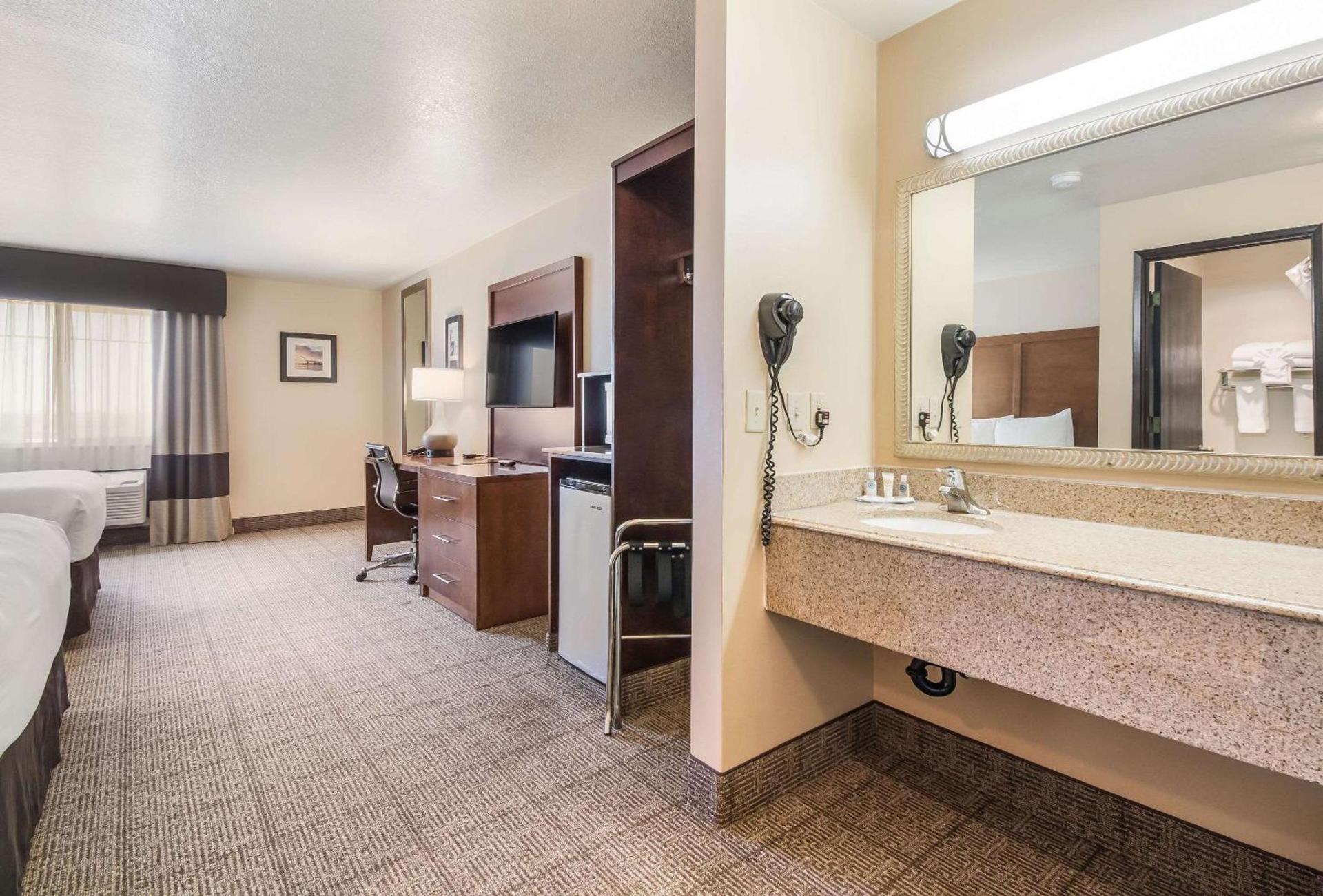 Comfort Inn Newport photo 17