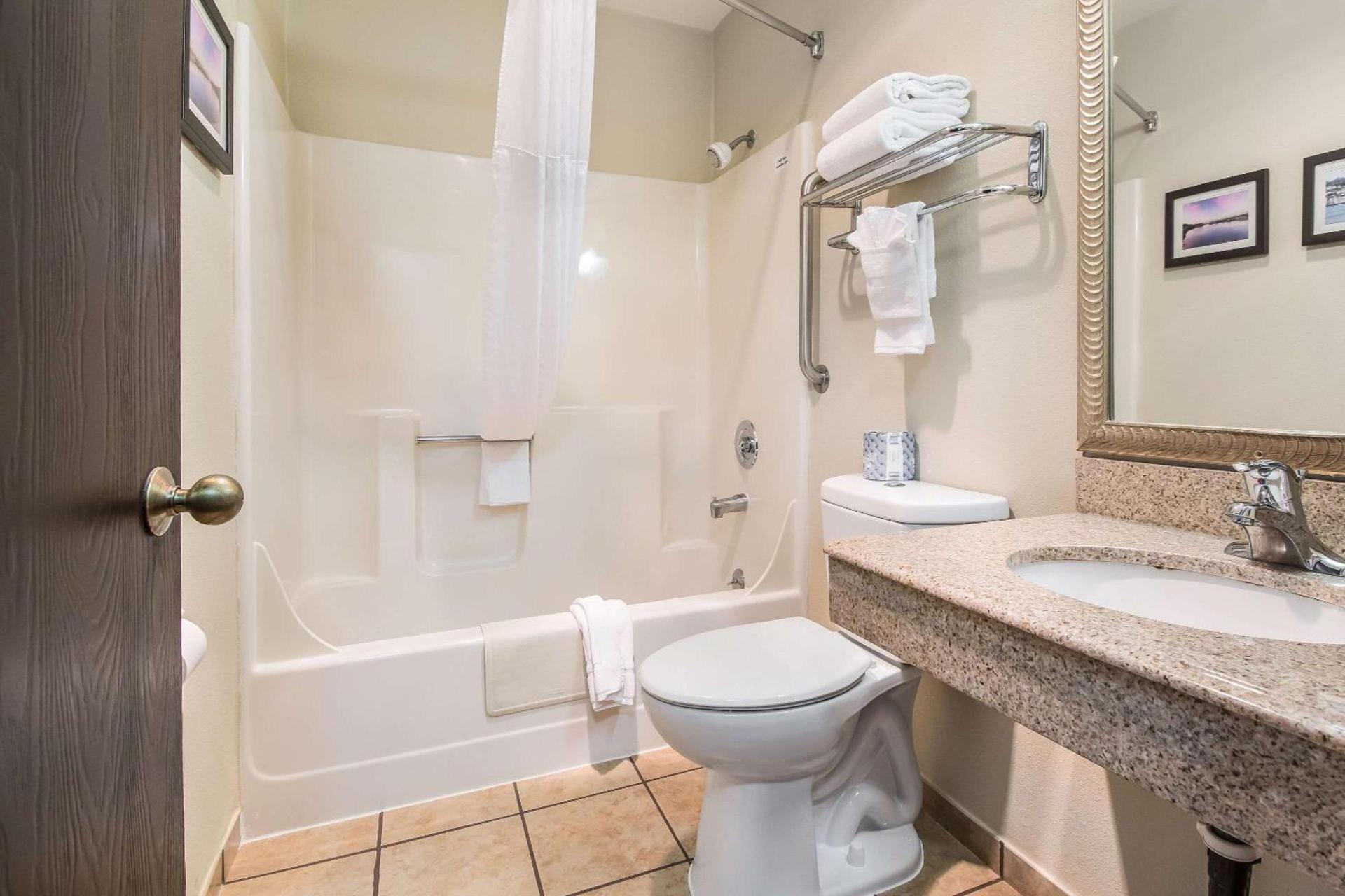 Comfort Inn Newport photo 18