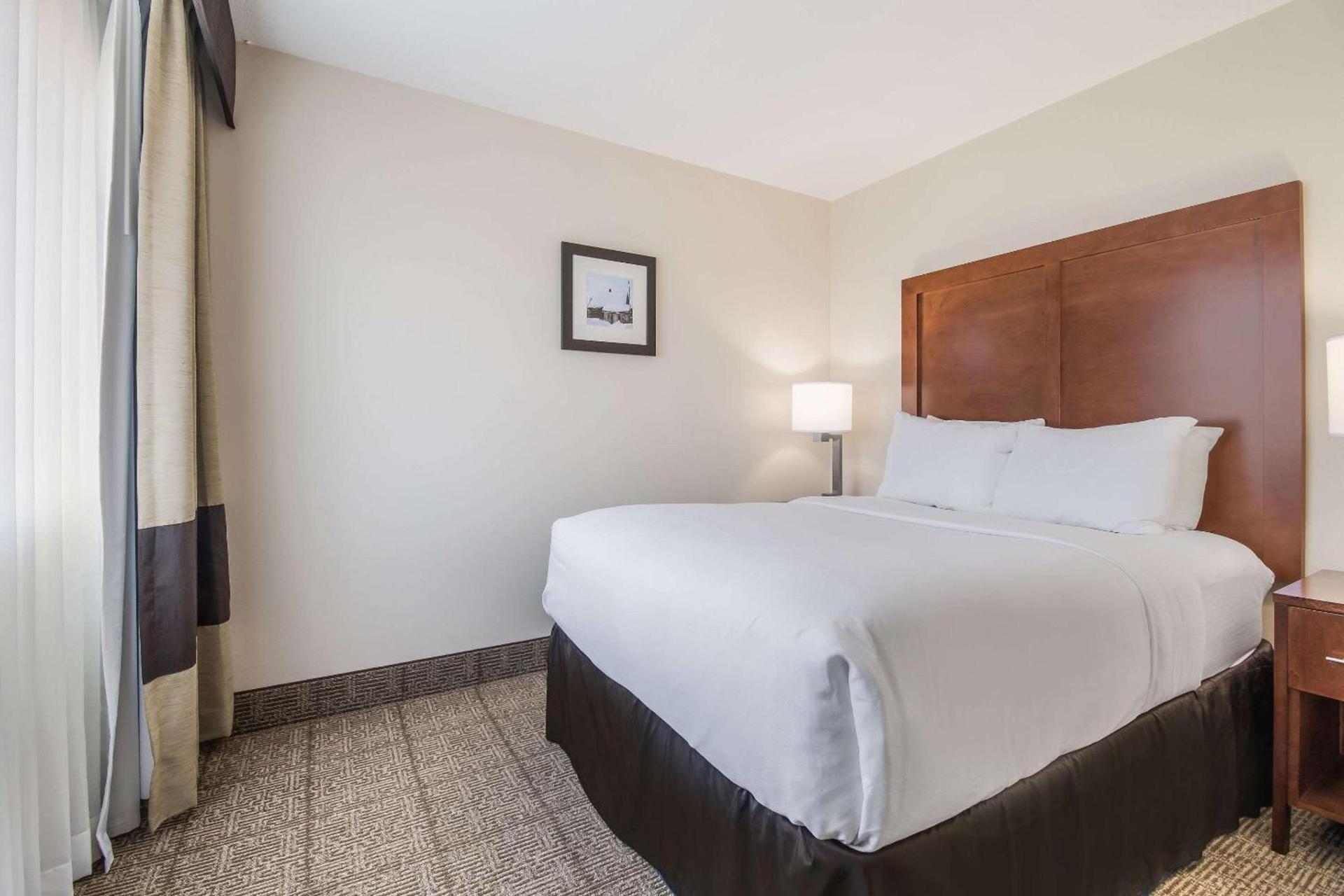 Comfort Inn Newport photo 26