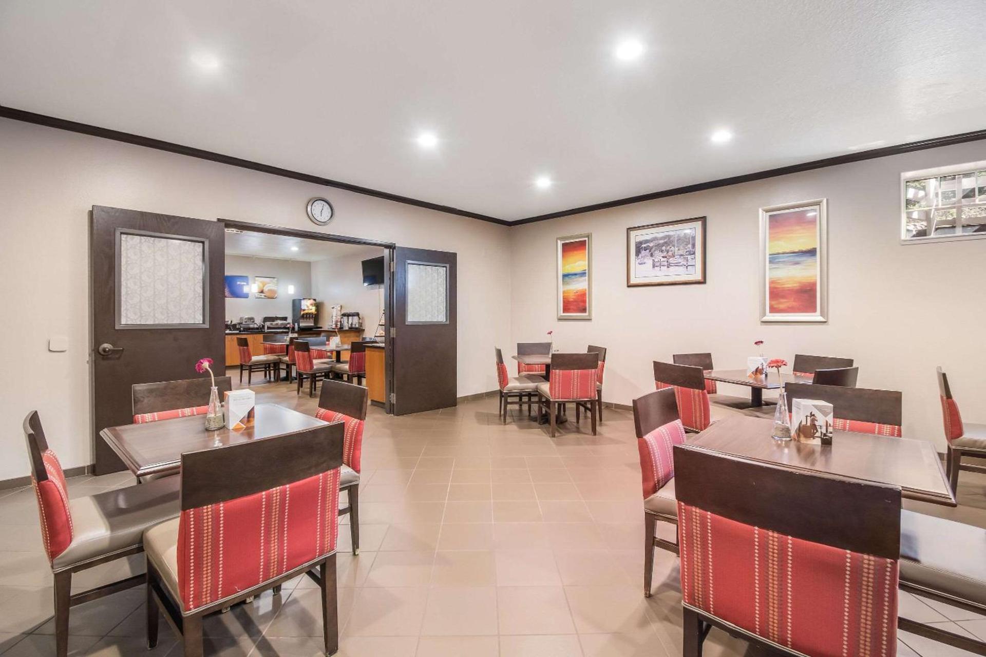 Comfort Inn Newport photo 31