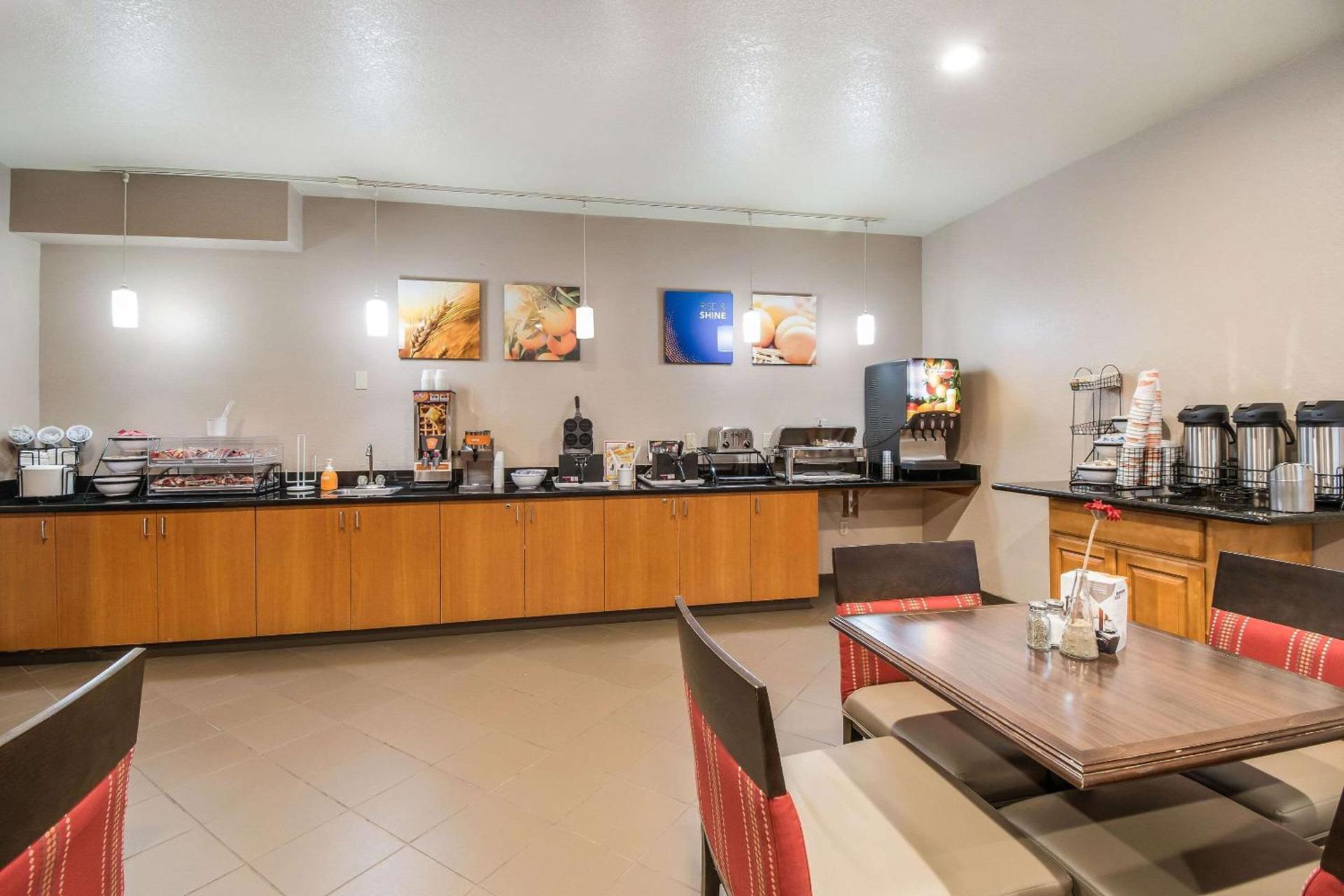 Comfort Inn Newport photo 32