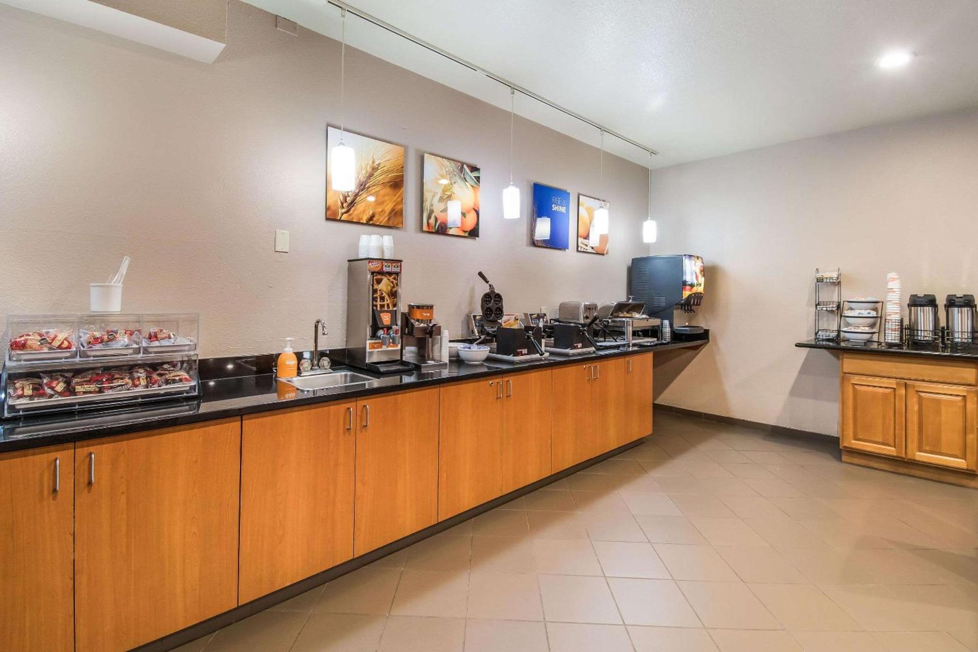 Comfort Inn Newport photo 33