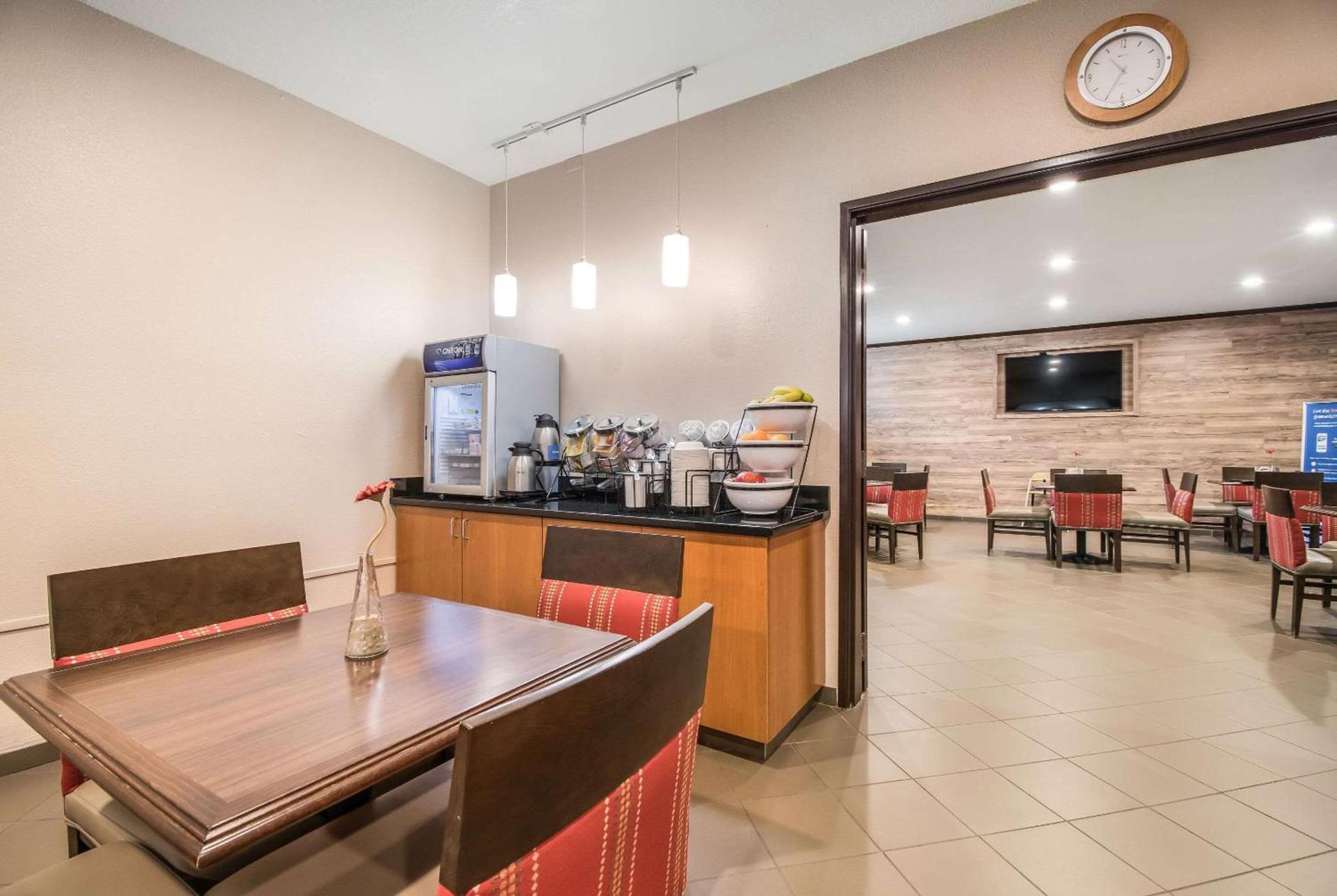 Comfort Inn Newport photo 34
