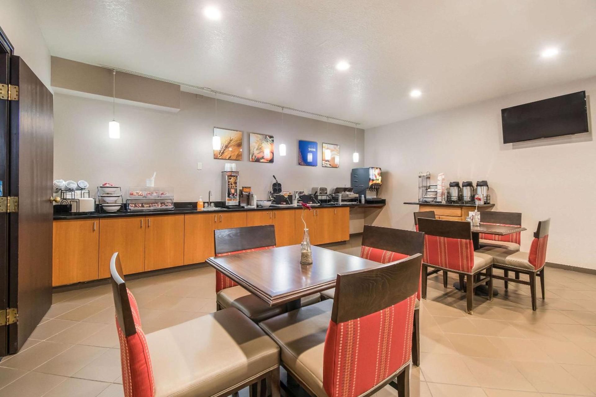 Comfort Inn Newport photo 35