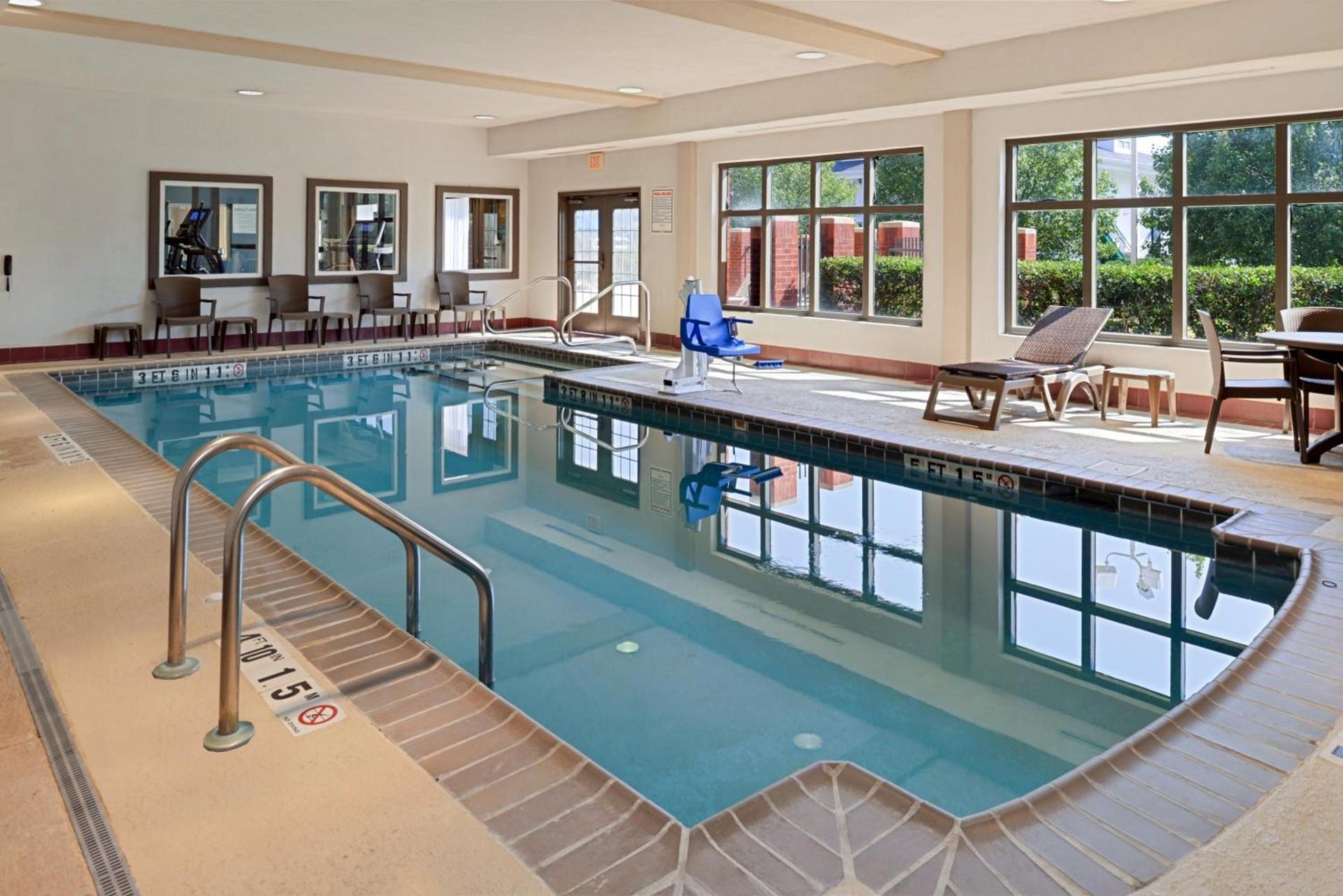 La Quinta Inn & Suites by Wyndham Bessemer photo 42
