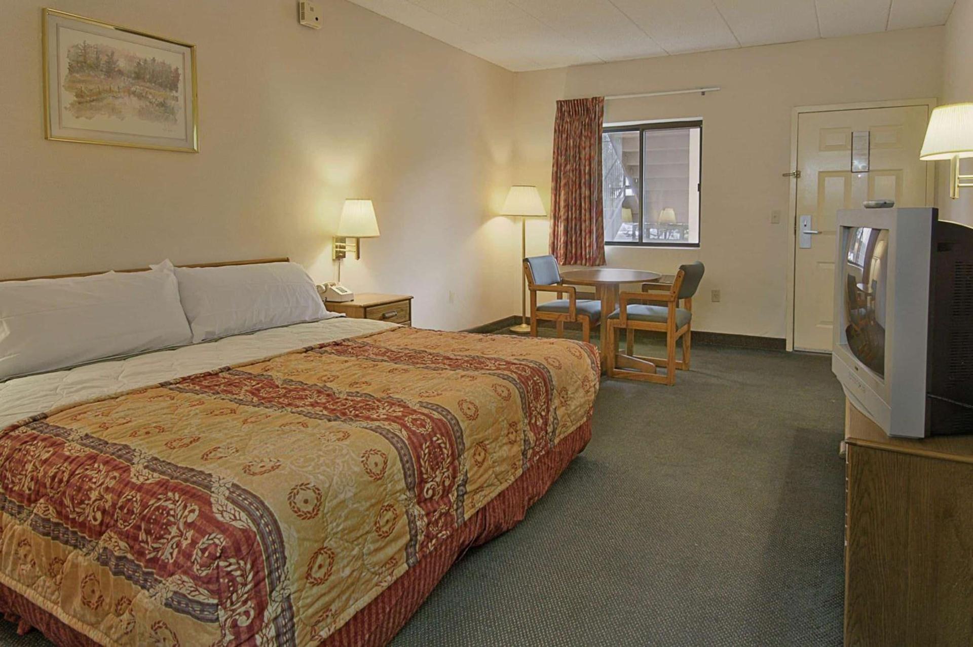 Days Inn by Wyndham Morehead photo 2