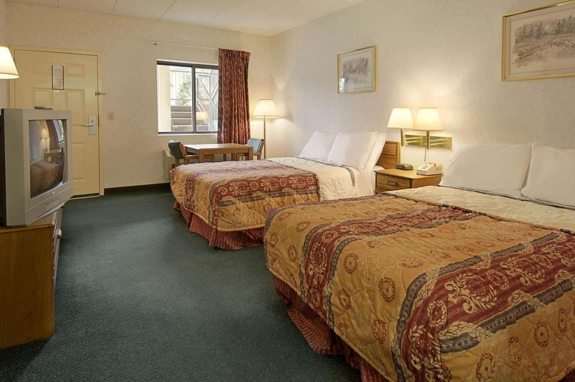 Days Inn by Wyndham Morehead photo 3