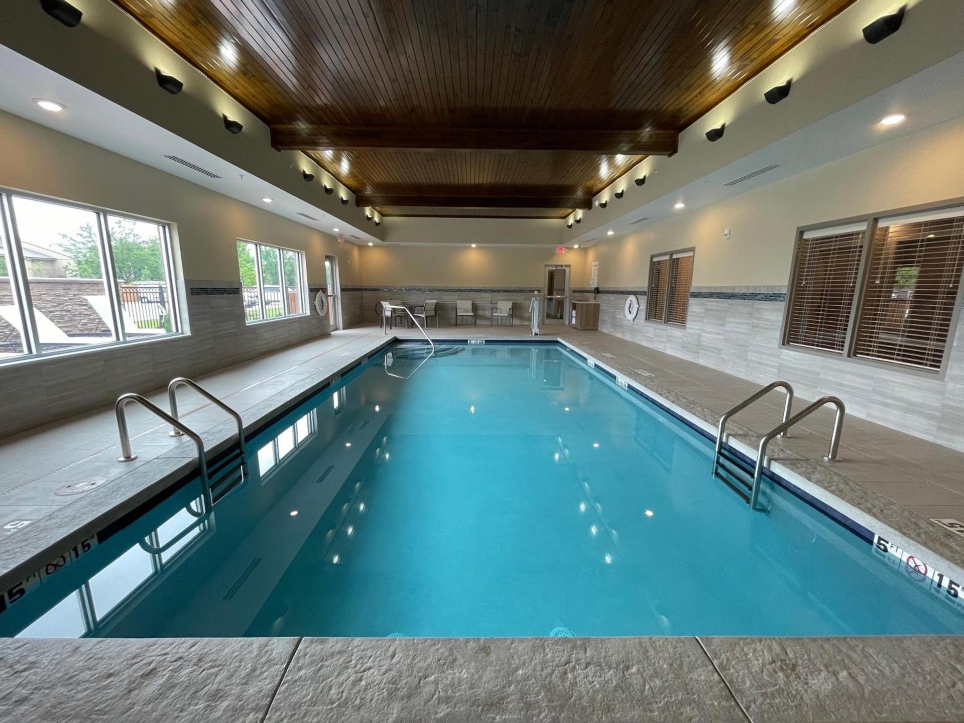 Holiday Inn Express & Suites - Ft. Smith - Airport by IHG photo 13