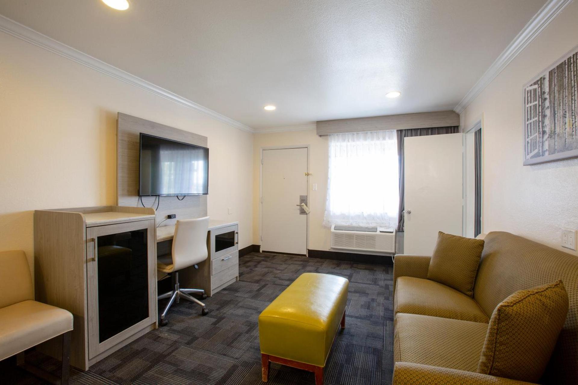 Hotel Aspen Flagstaff/ Grand Canyon InnSuites photo 24
