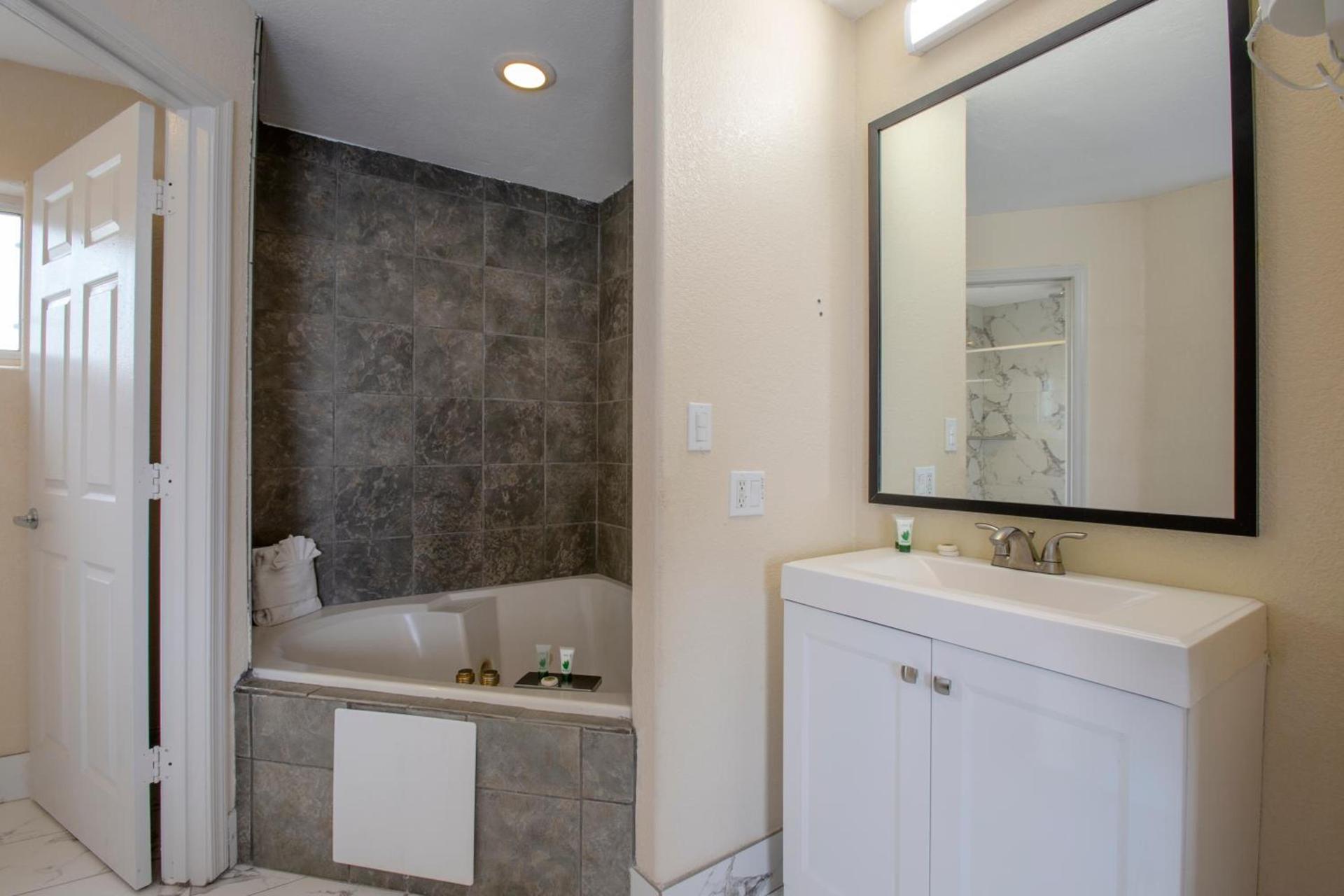 Hotel Aspen Flagstaff/ Grand Canyon InnSuites photo 39