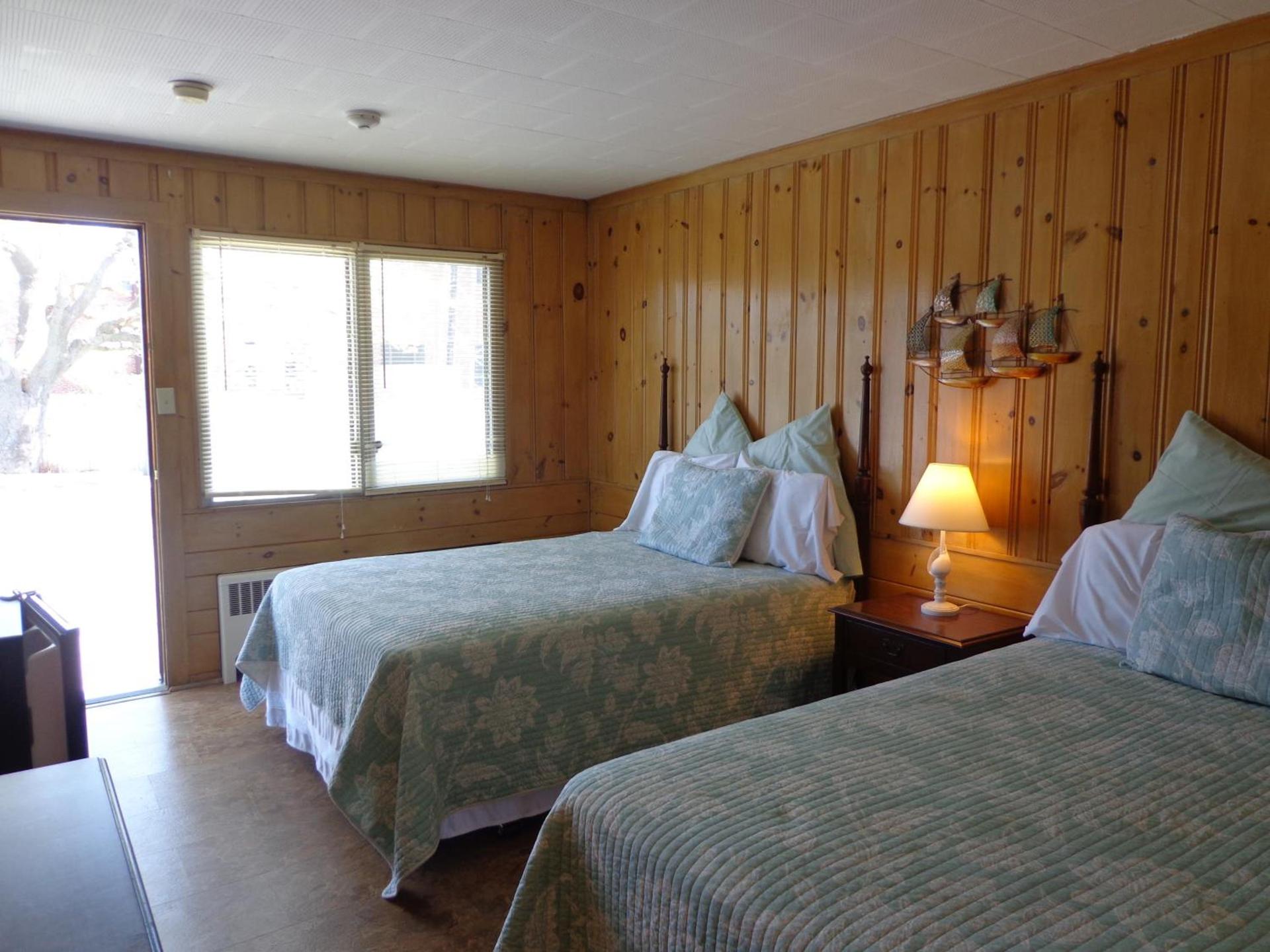 Town & Beach Motel photo 22